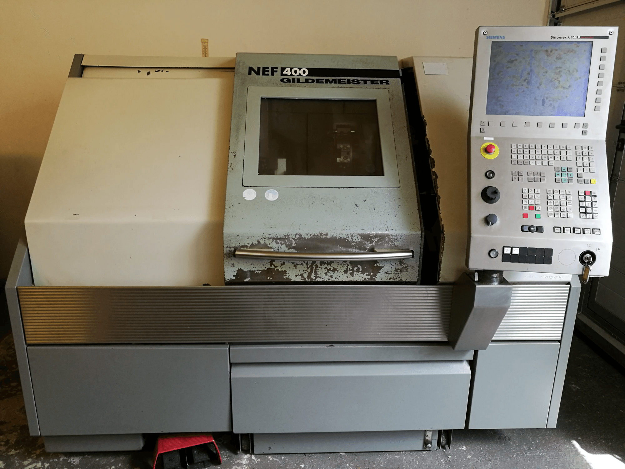 Mašīnas Gildemeister NEF 400 pretskats