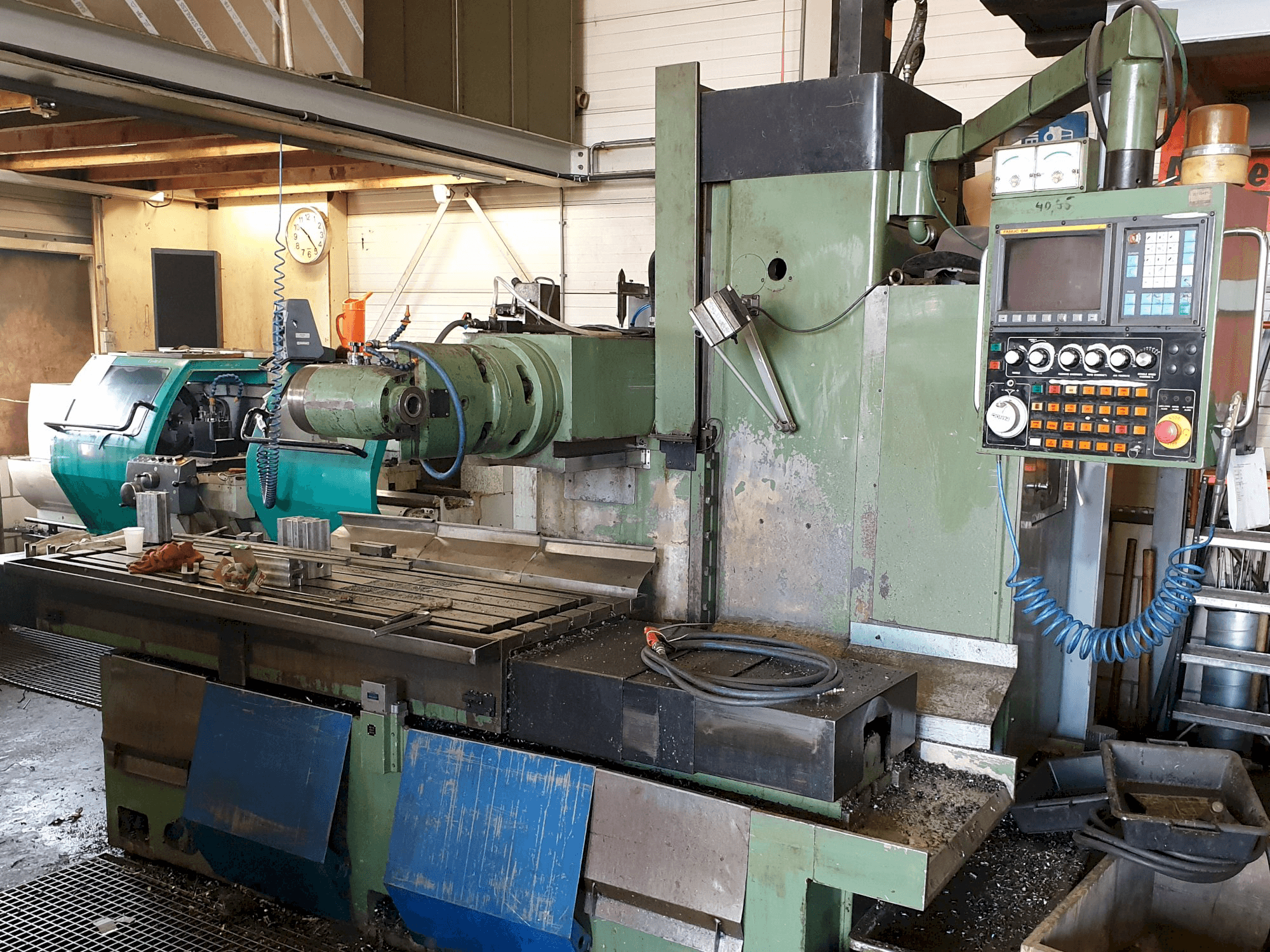 Mašīnas YCM X 1800 pretskats