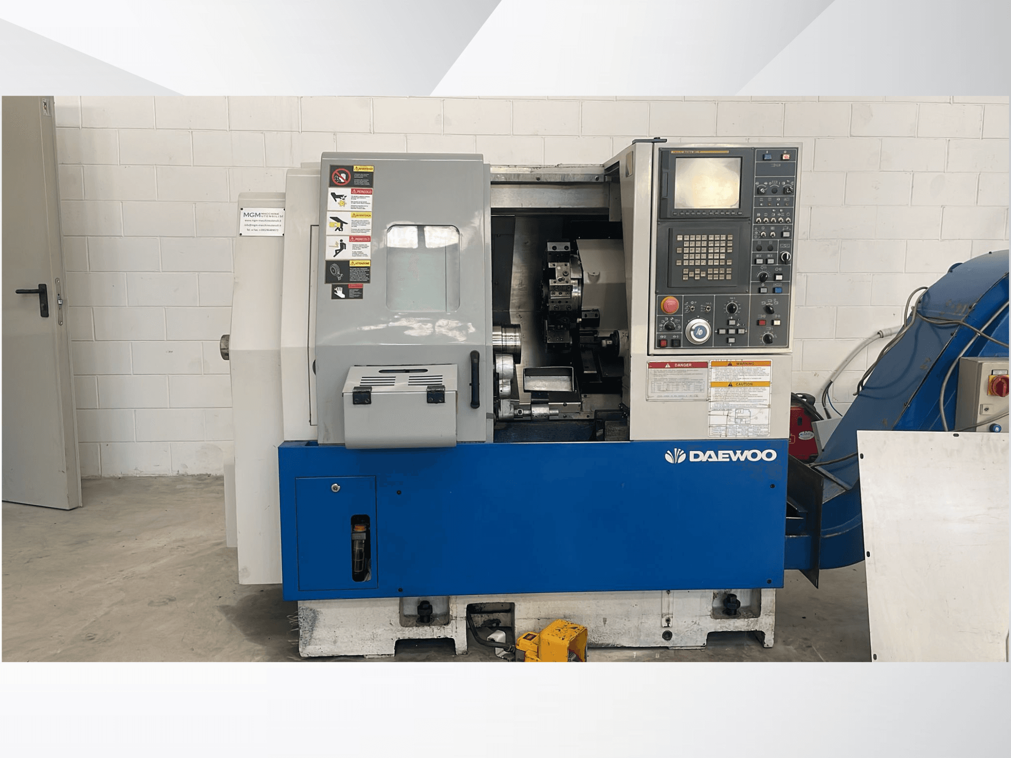 DAEWOO Lynx 210B horizontālās virpošanas mašīna priekšpusē, ar vadības paneli un redzamiem mehānismiem.