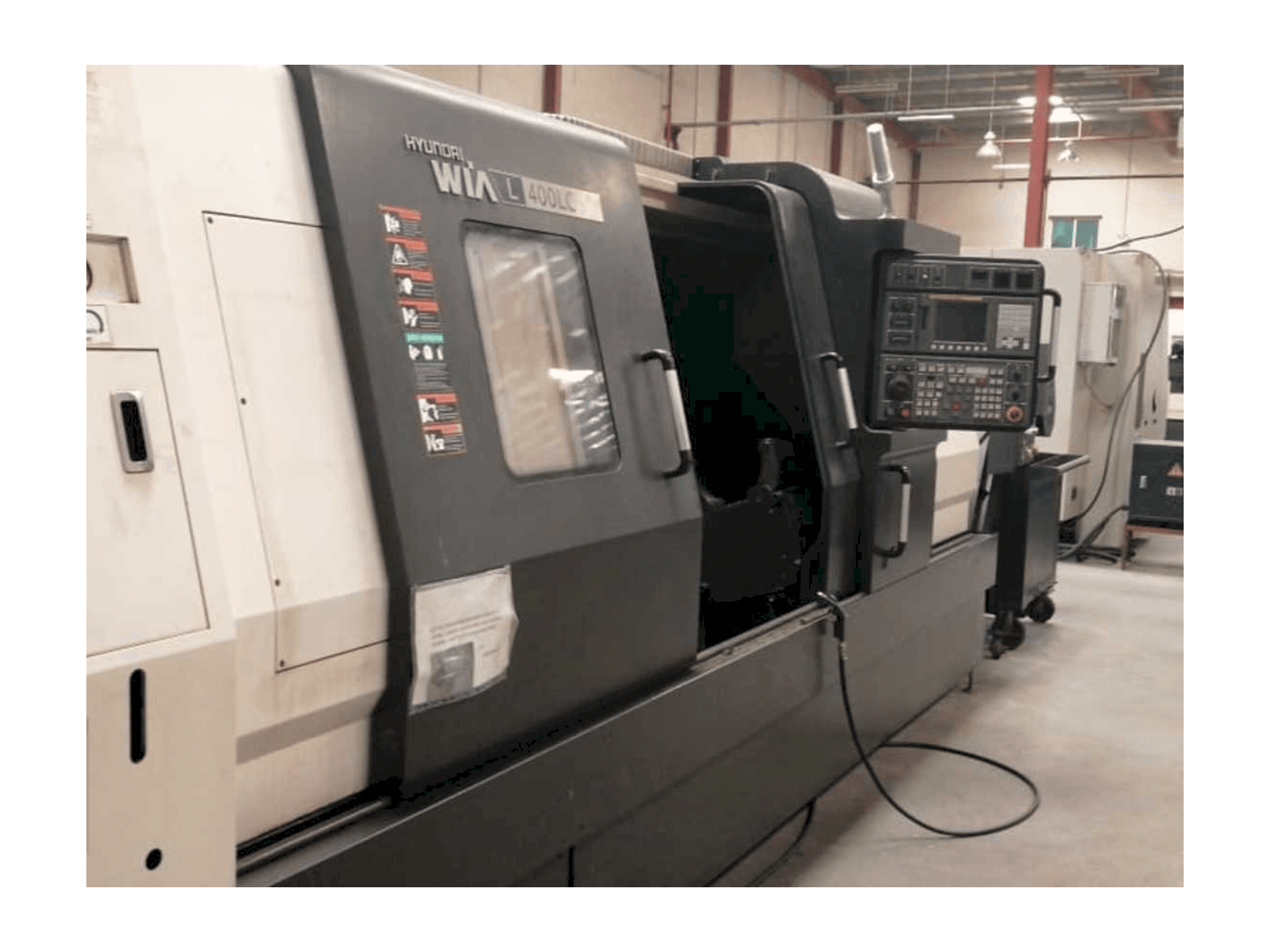 Mašīnas Hyundai Wia L400LC kreisās malas skats