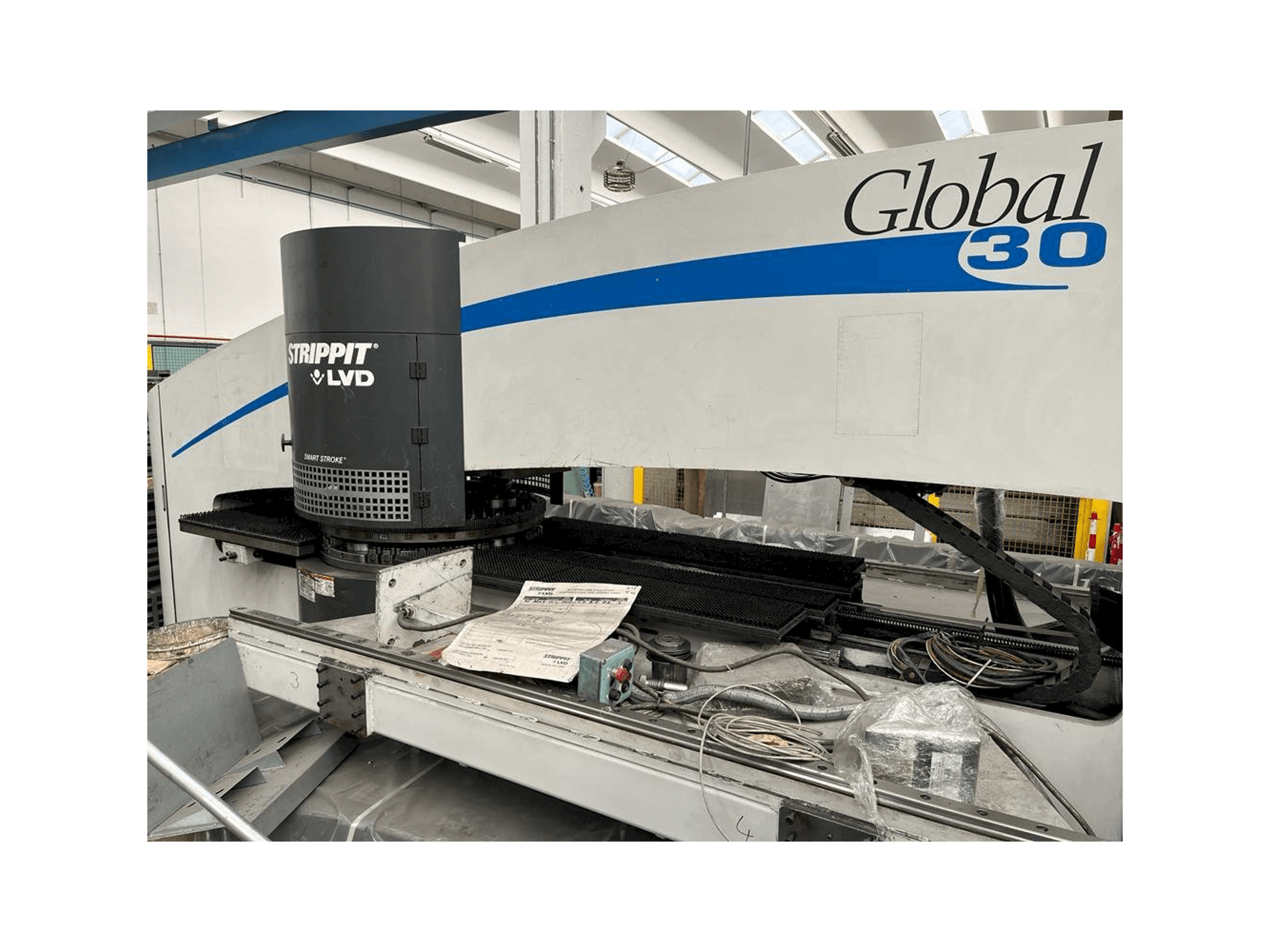 Mašīnas LVD Strippit Global 30 1525 pretskats