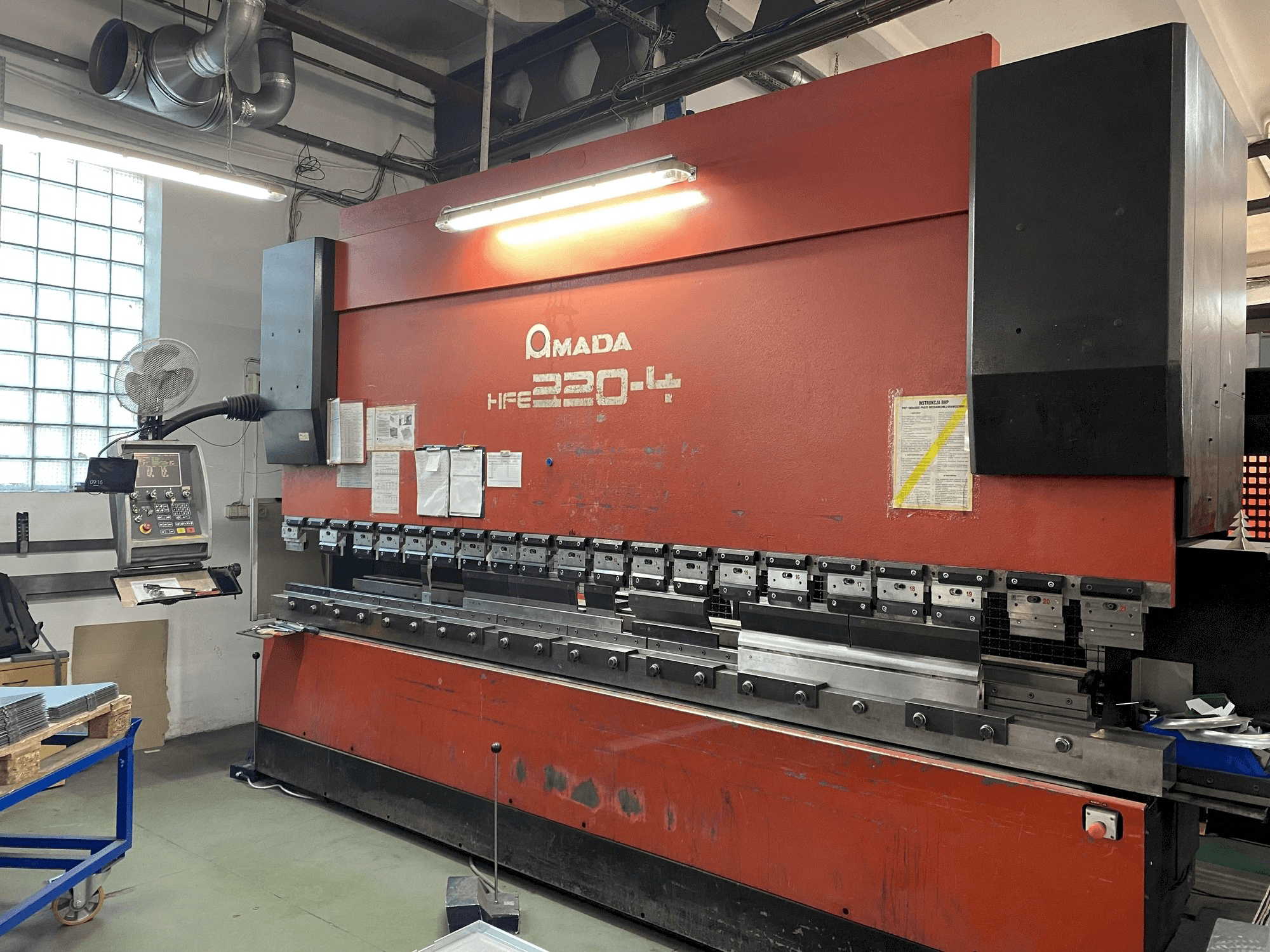 Mašīnas AMADA HFE 220-4 pretskats