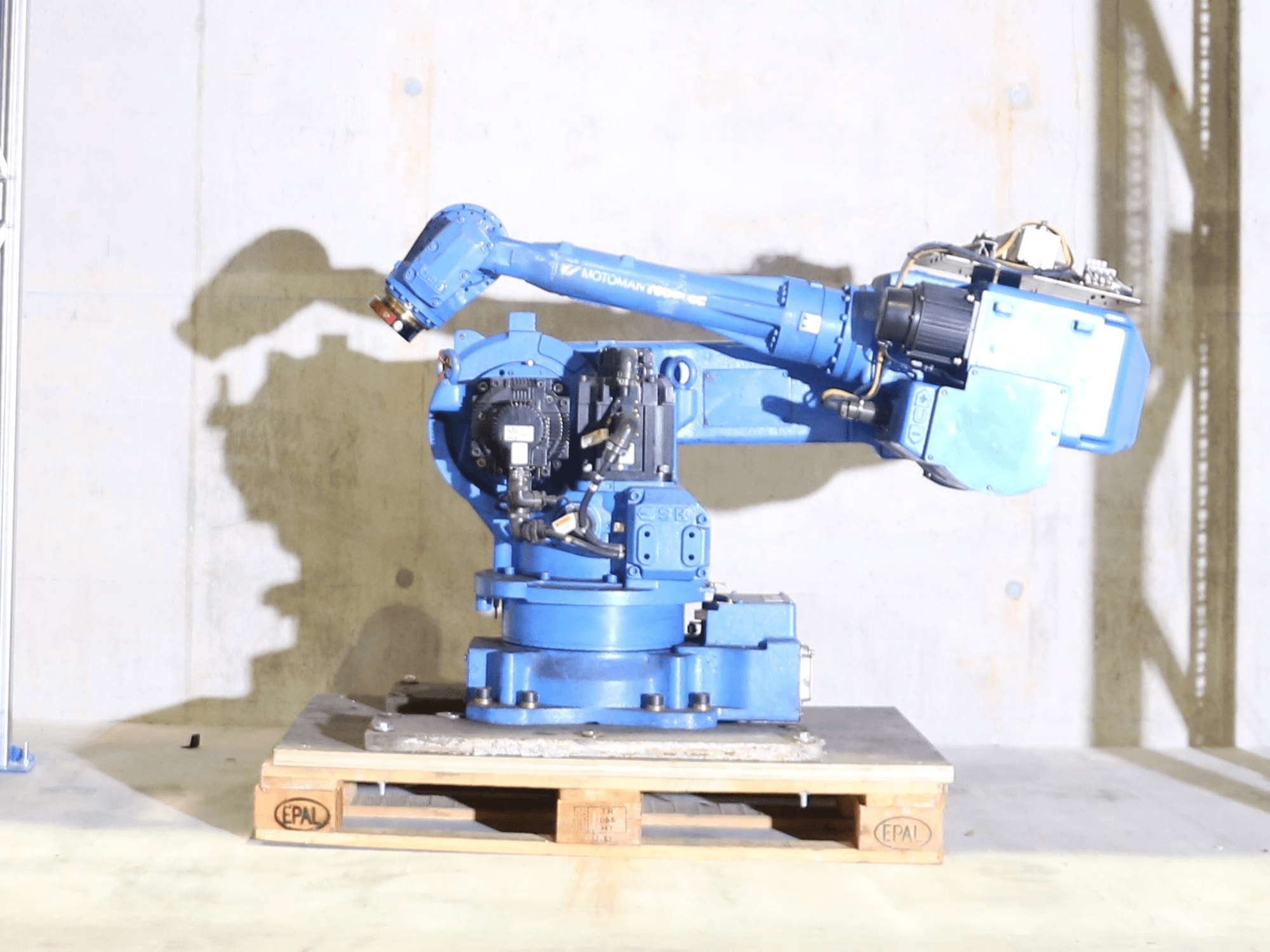 Mašīnas Yaskawa Motoman skats UP50 no kreisās puses