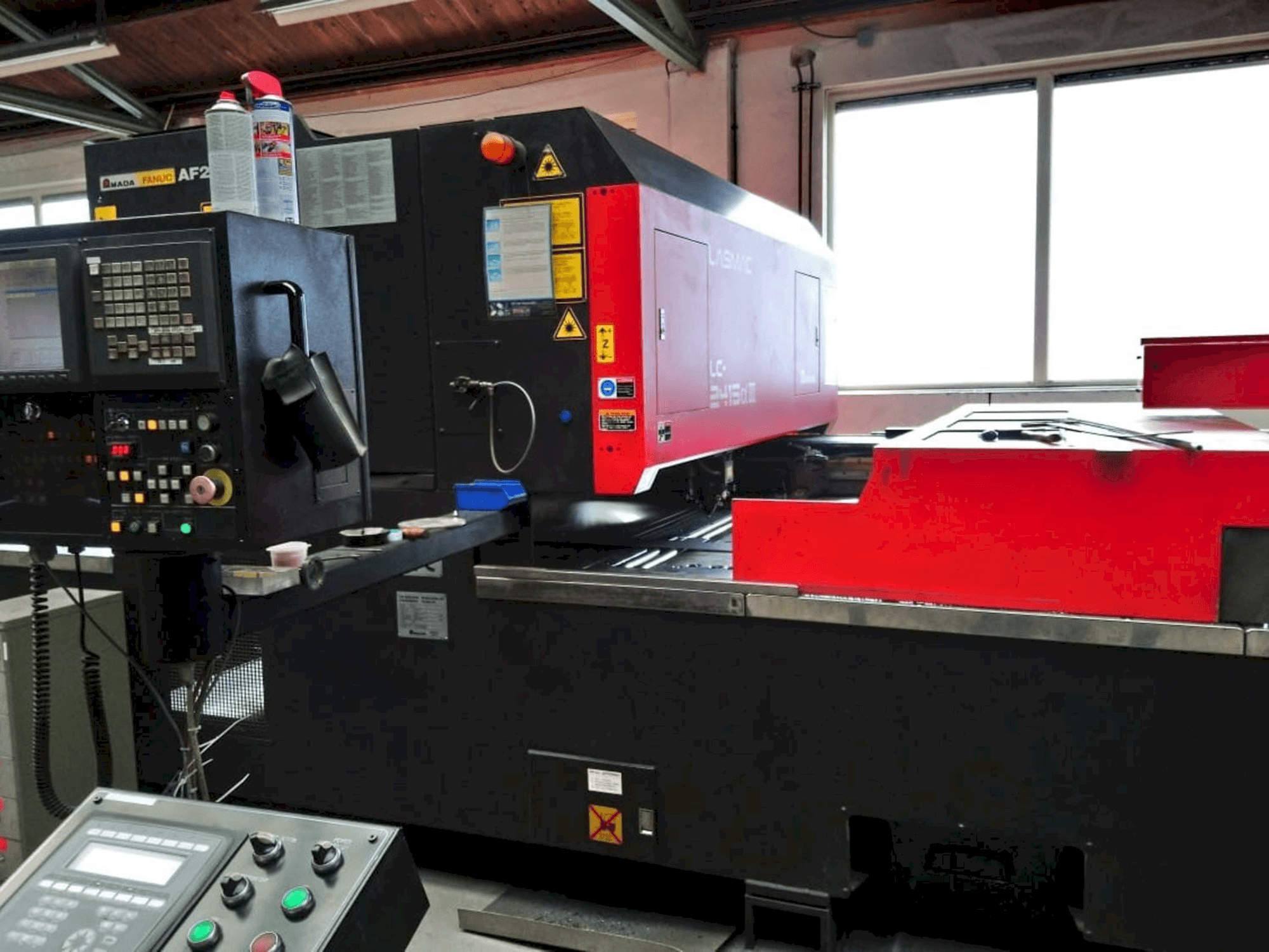Mašīnas AMADA LC2415 ALPHA III pretskats