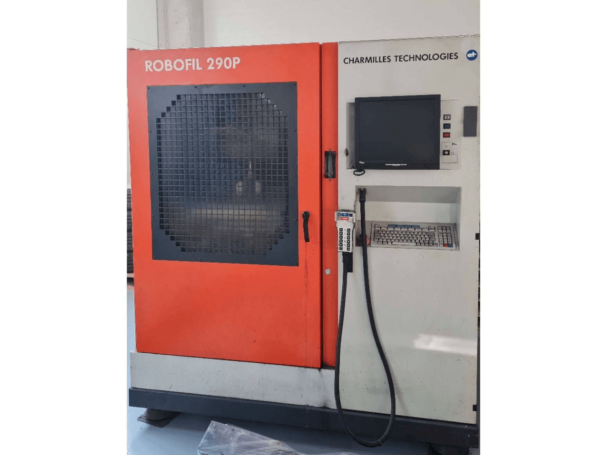 Mašīnas CHARMILLES Robofil 290P pretskats