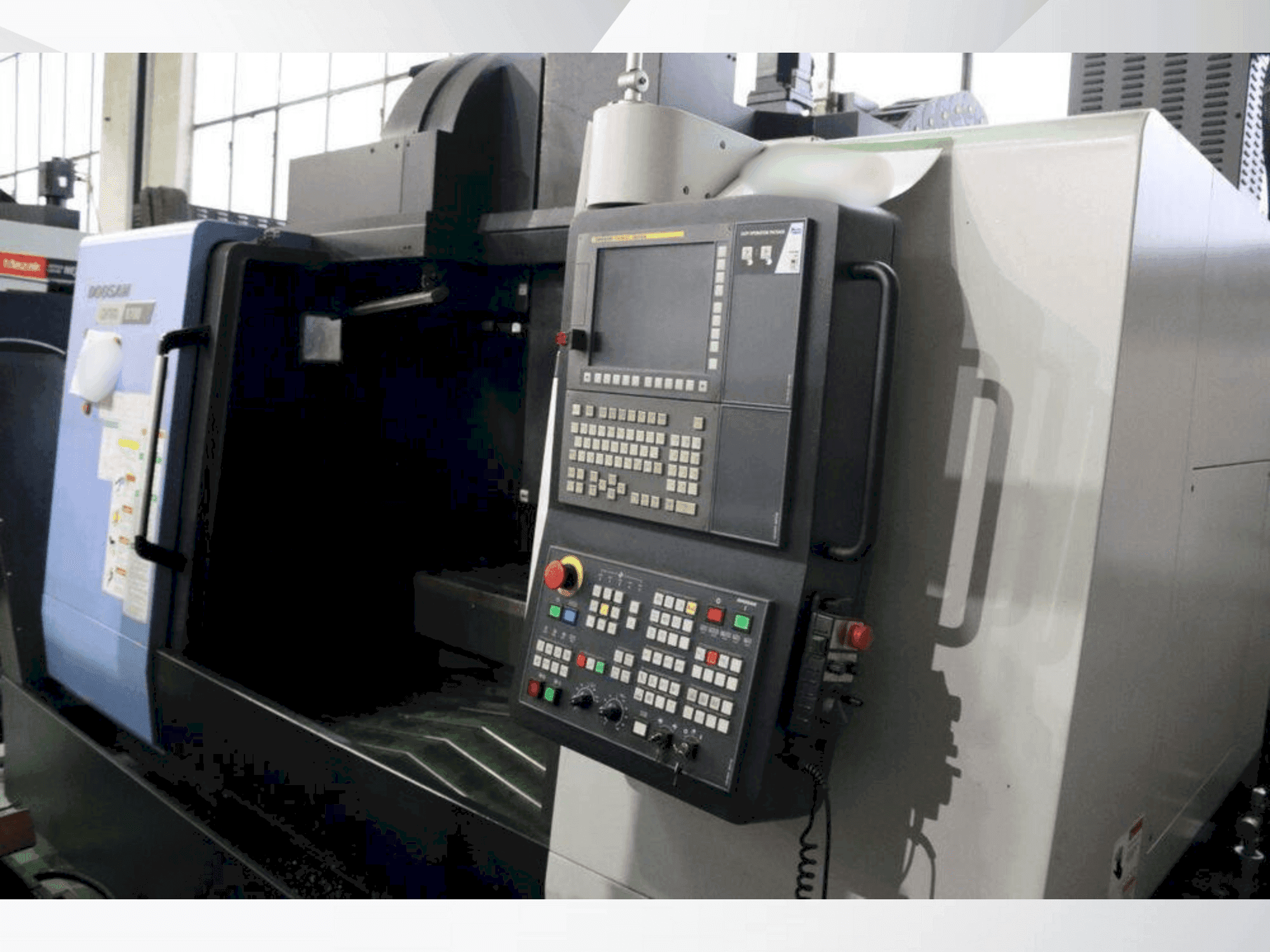 Mašīnas DOOSAN DNM 6700 pretskats
