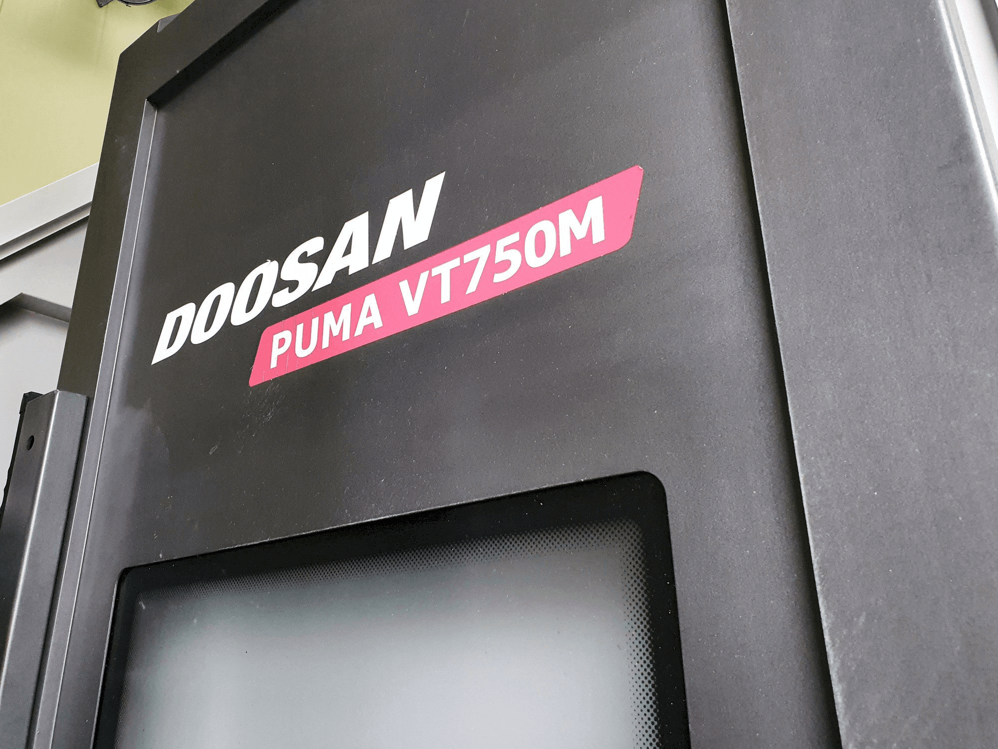 Mašīnas Doosan PUMA VT750M pretskats