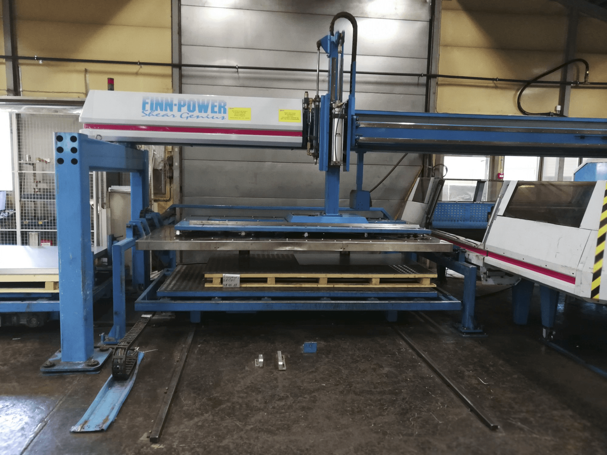 Mašīnas Finn-Power TRS 6 SBU pretskats