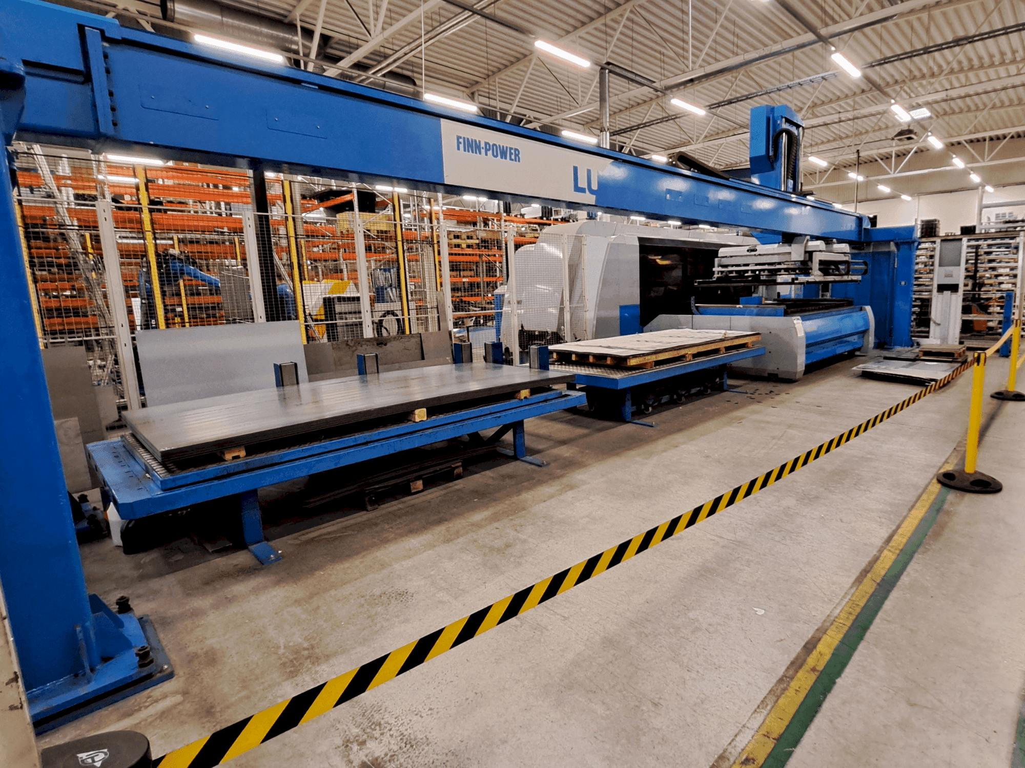 Mašīnas Finn-Power L6 laser + LU3000 pretskats
