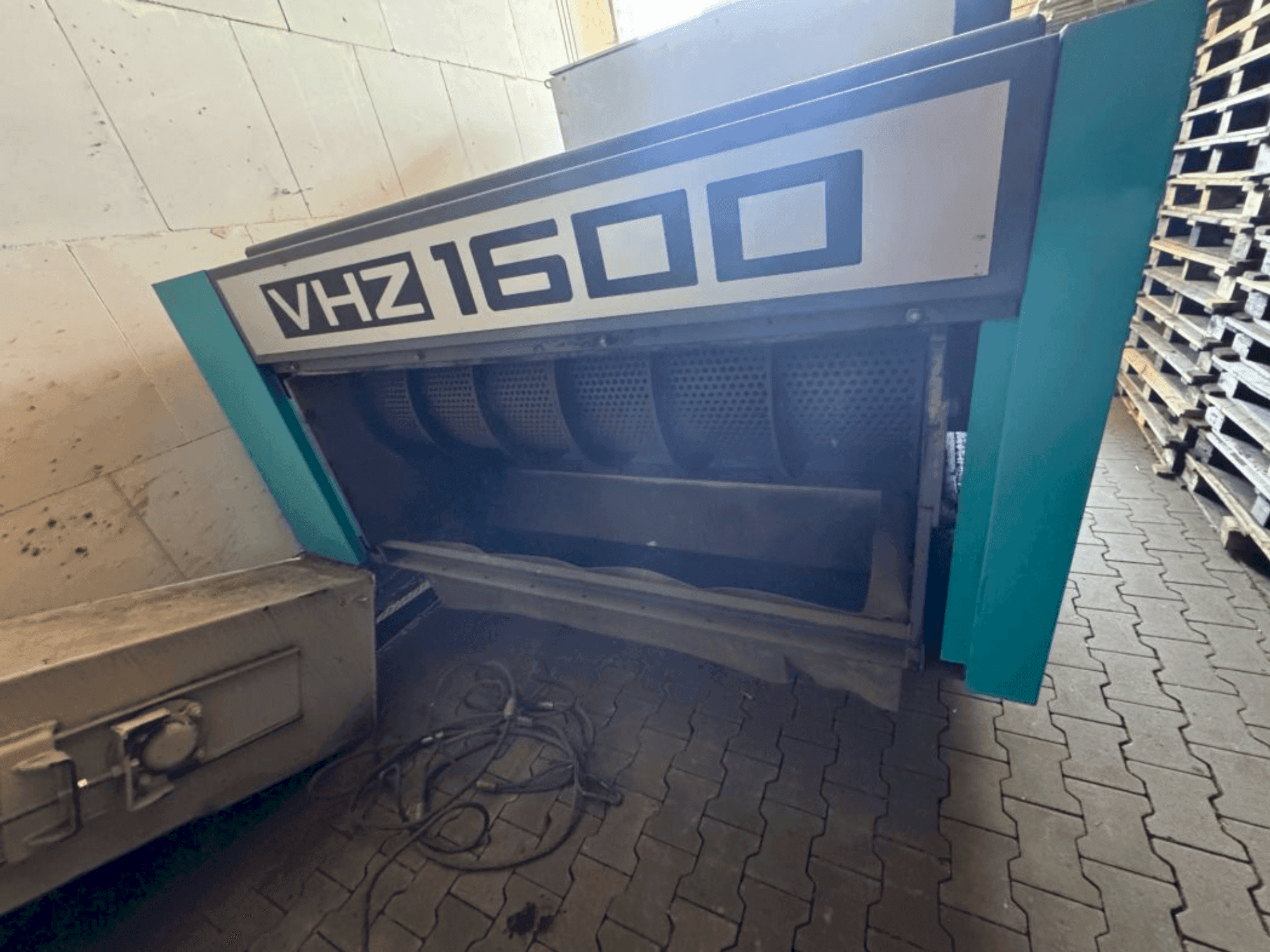 Mašīnas VECOPLAN VHZ 1600 pretskats