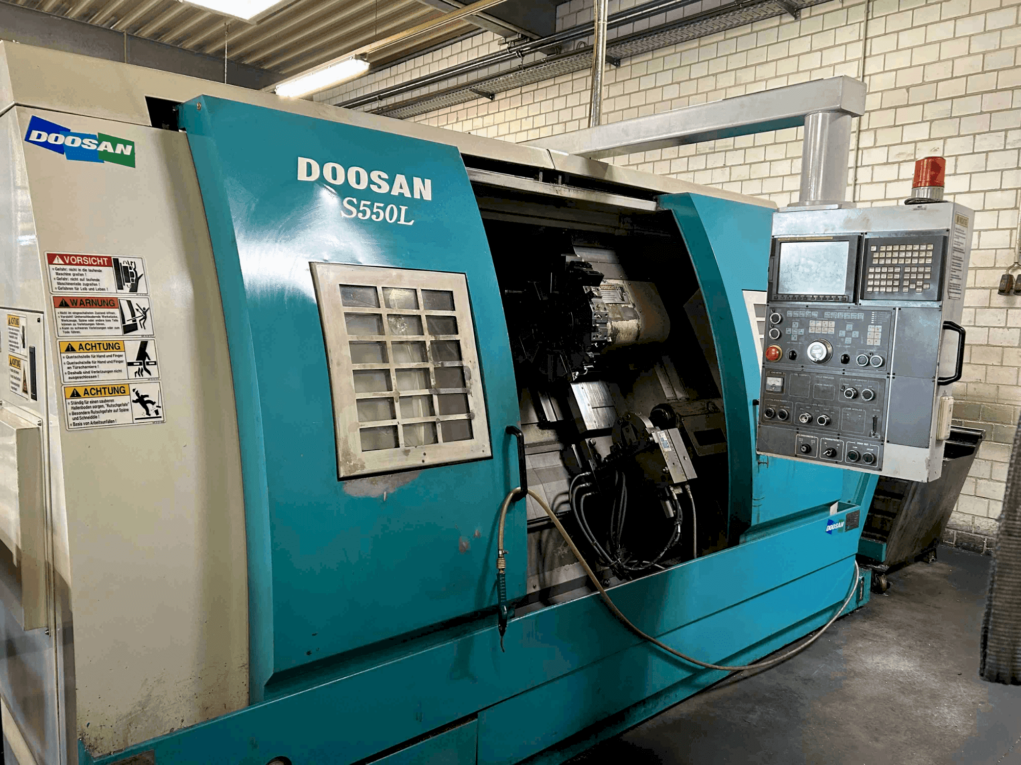 Mašīnas DOOSAN S550L pretskats