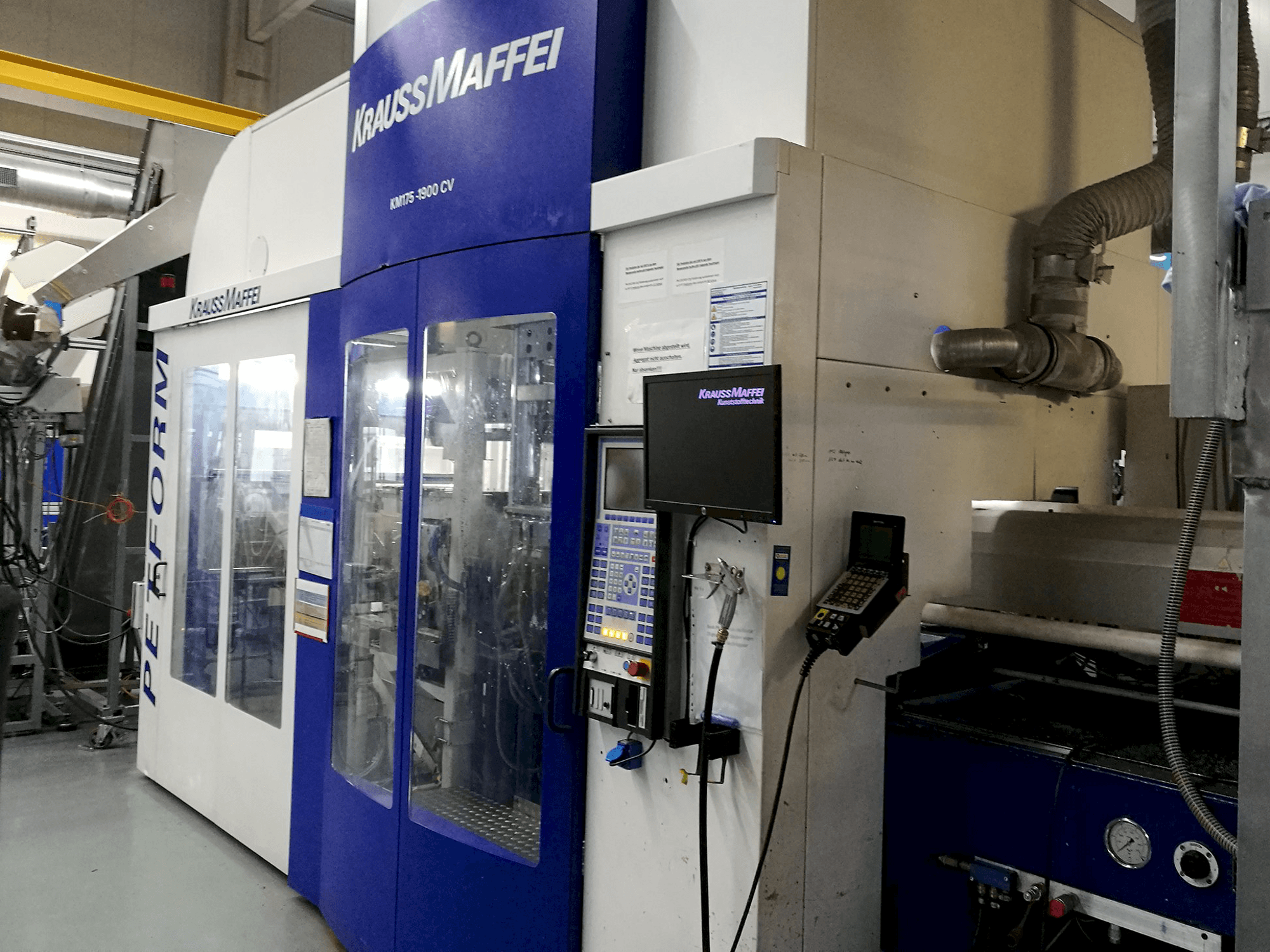 Mašīnas Krauss Maffei skats 175-1900 CV no labās puses