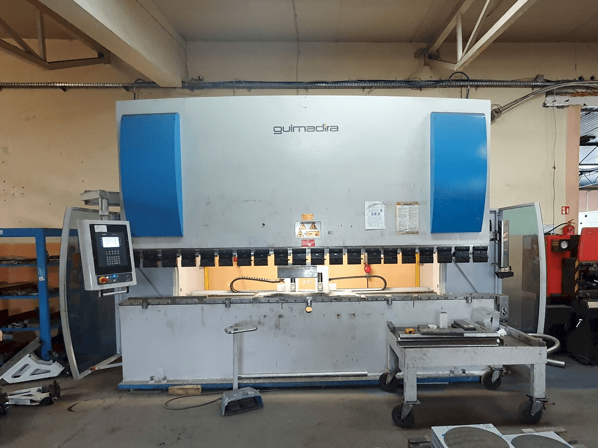 Mašīnas ADIRA PMO-16040PLS pretskats