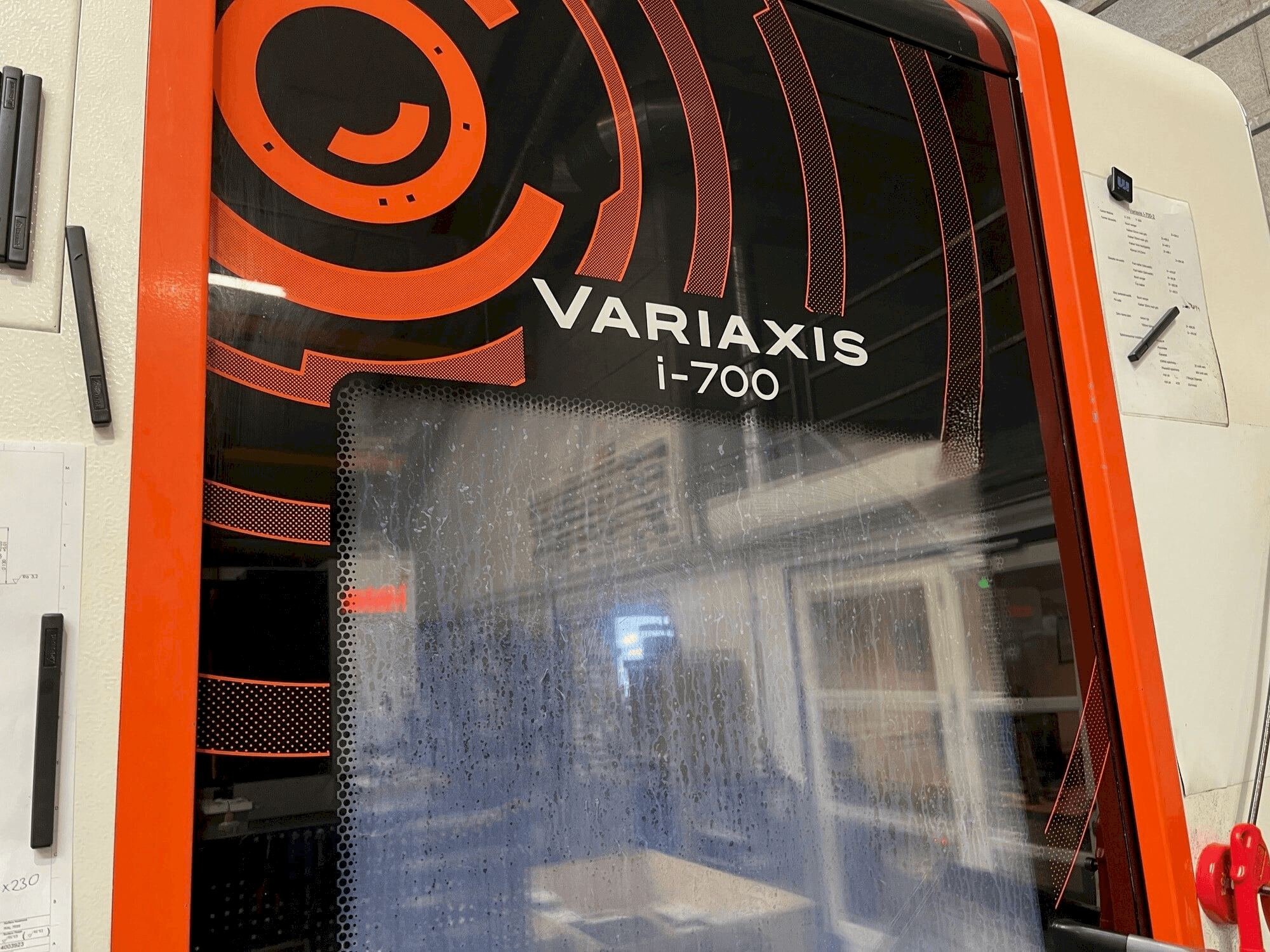 Mašīnas Mazak Variaxis i-700 pretskats