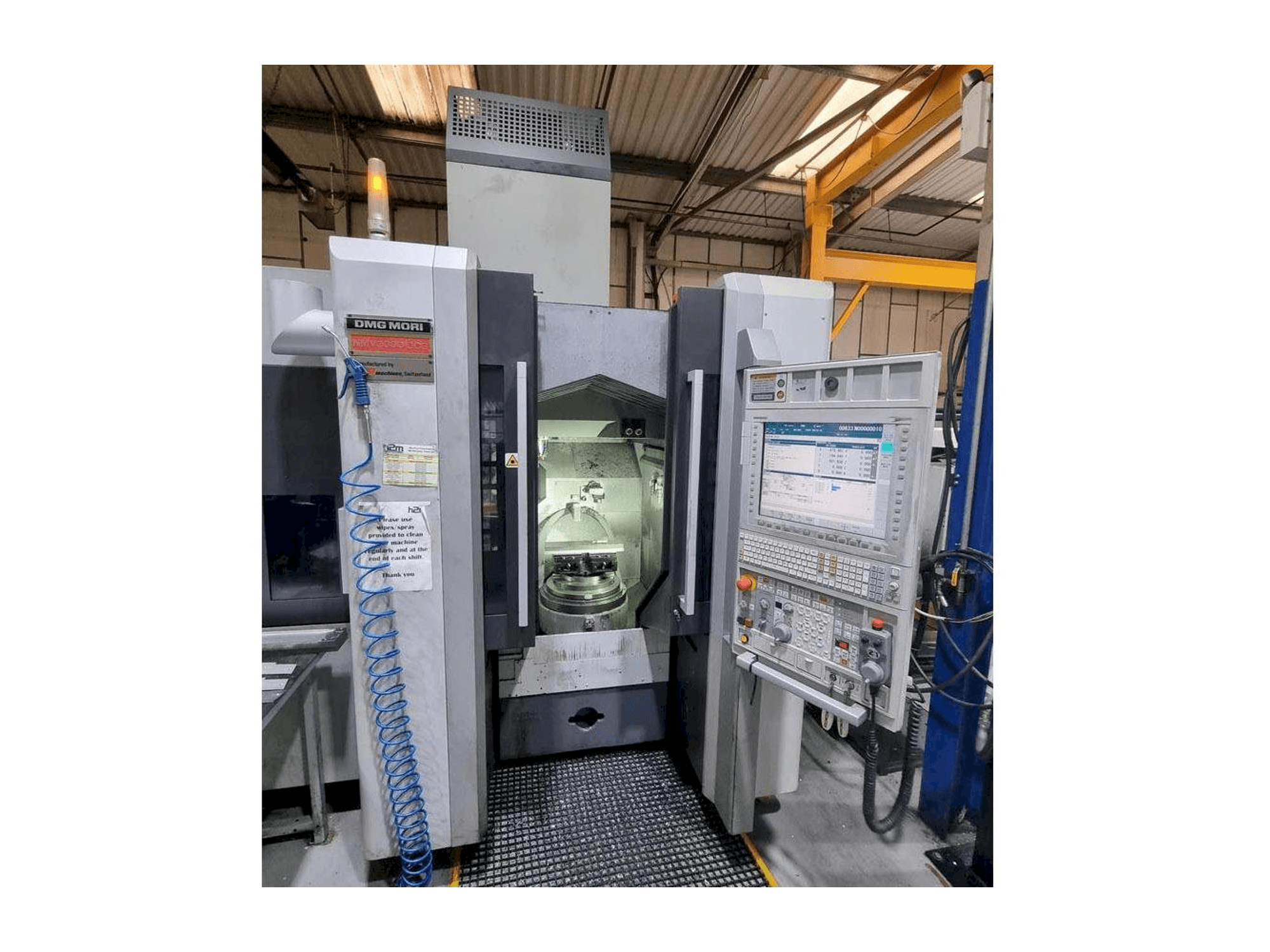 Mašīnas DMG MORI NMV3000 DCG pretskats