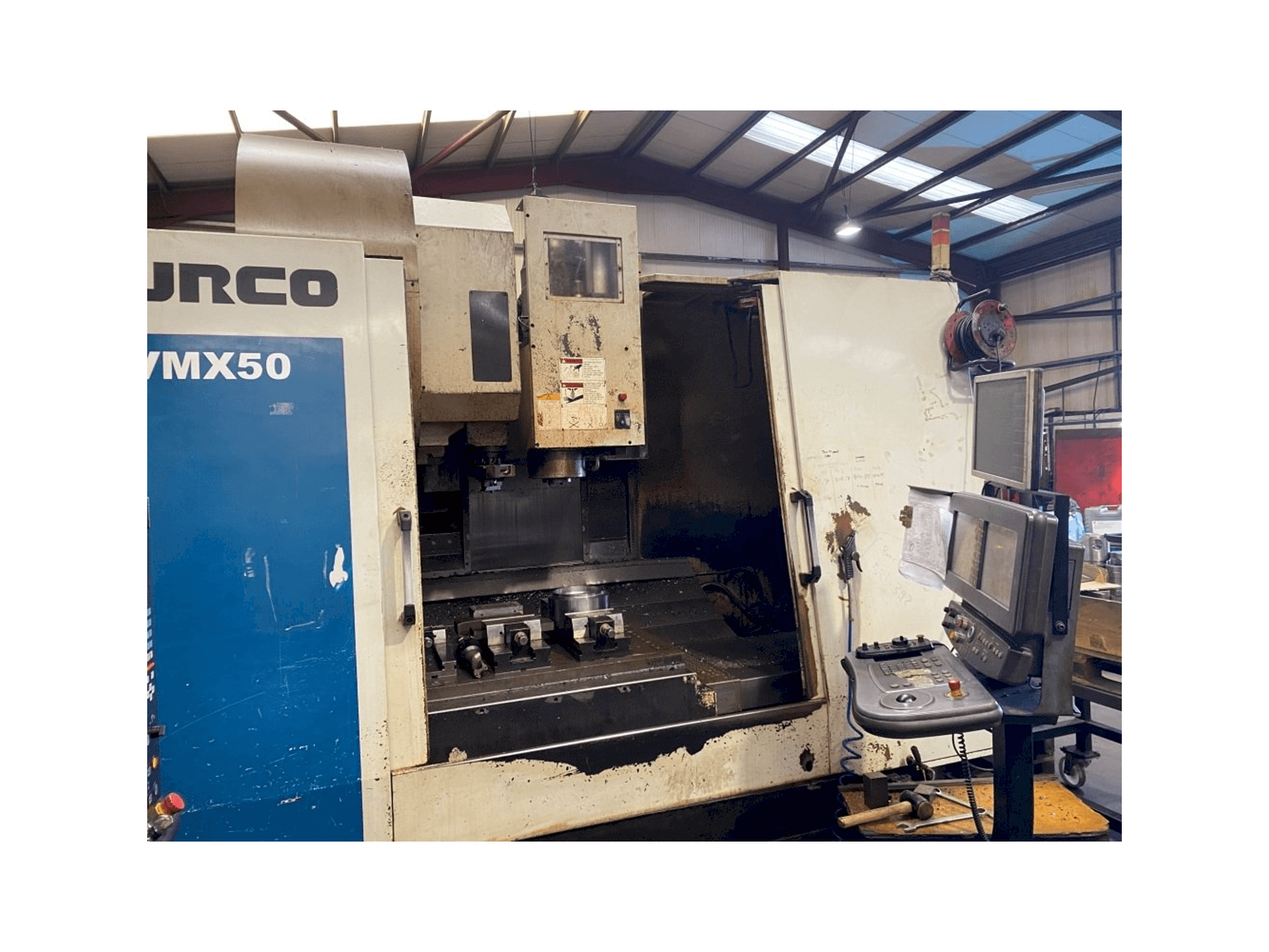 Mašīnas Hurco VMX 50/50T pretskats