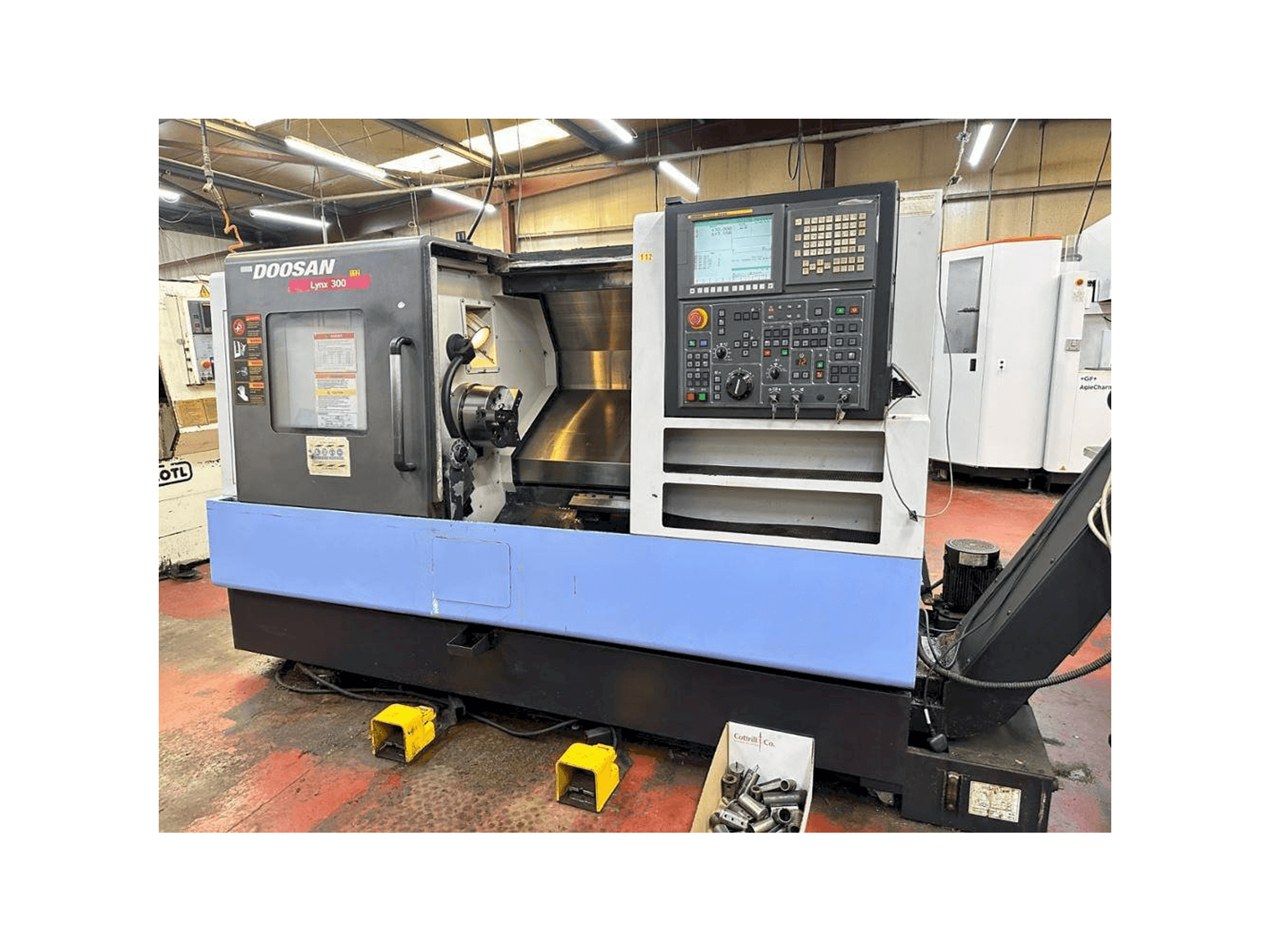 Mašīnas Doosan Lynx 300 pretskats