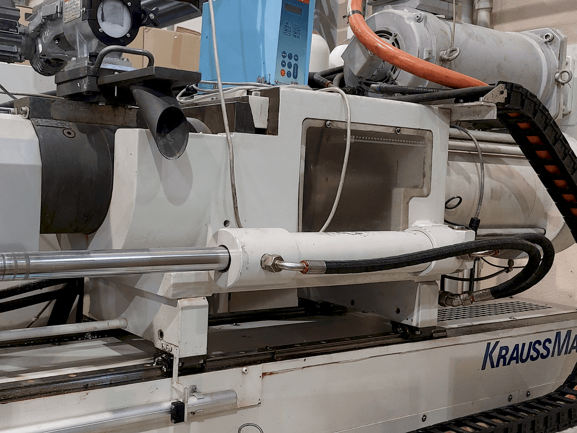 Mašīnas Krauss Maffei 320-1900 C3 pretskats