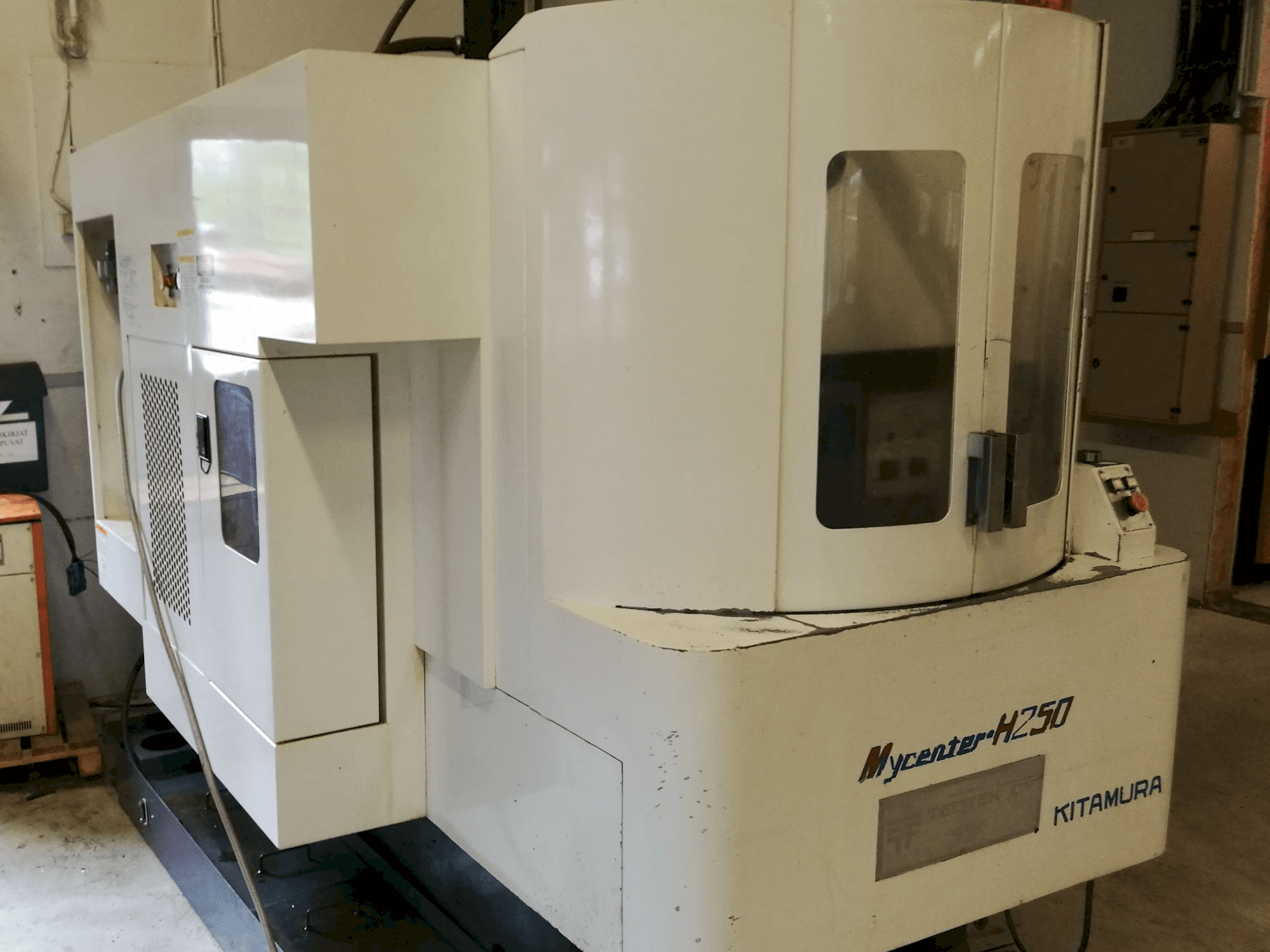 Mašīnas Kitamura Mycenter H250 labās malas skats