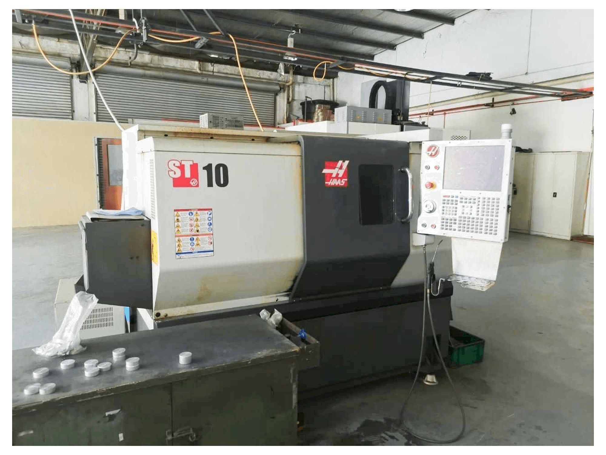 Mašīnas HAAS ST-10 pretskats