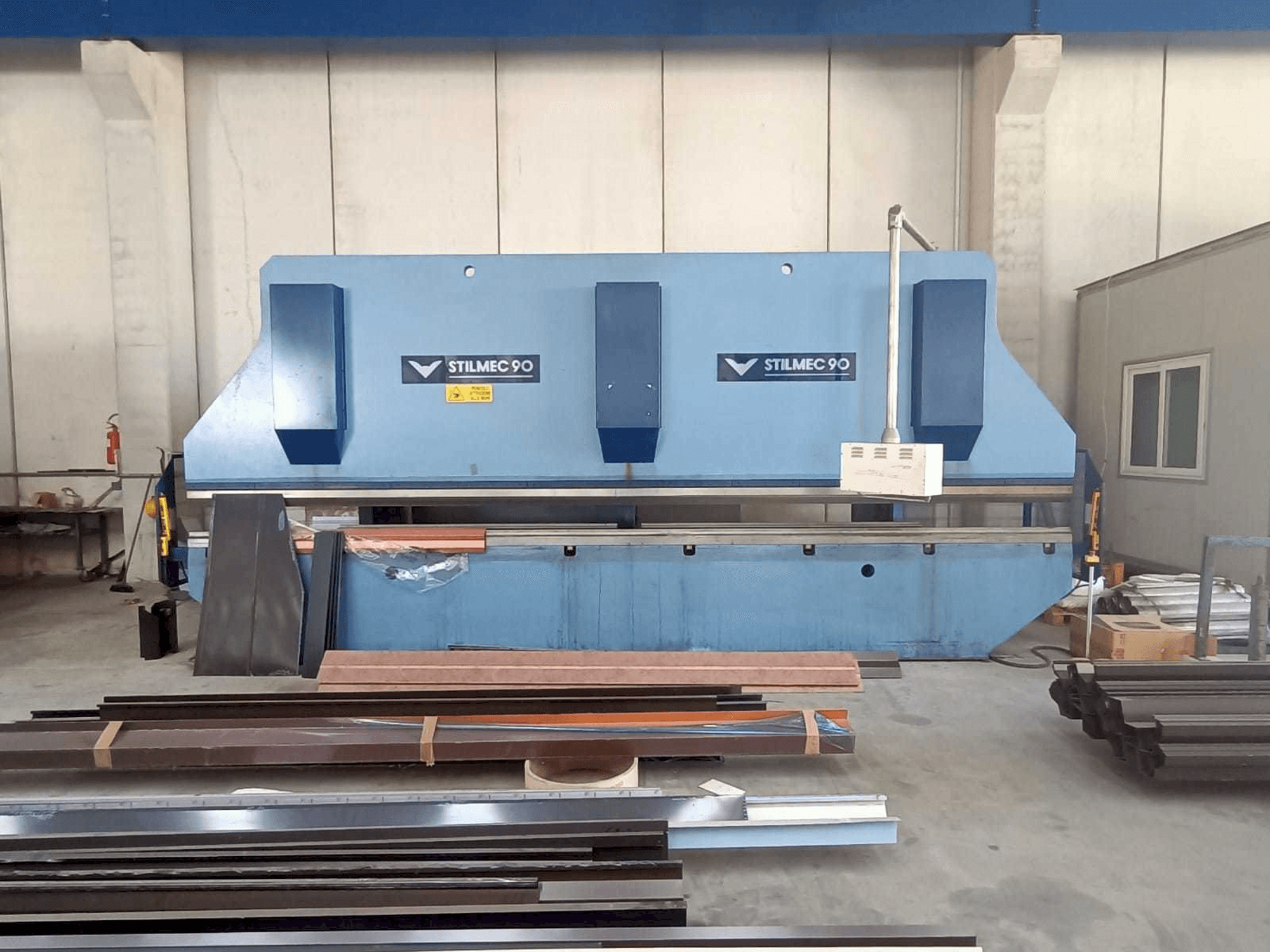Mašīnas Stillmec 90 6500 x 200 ton pretskats