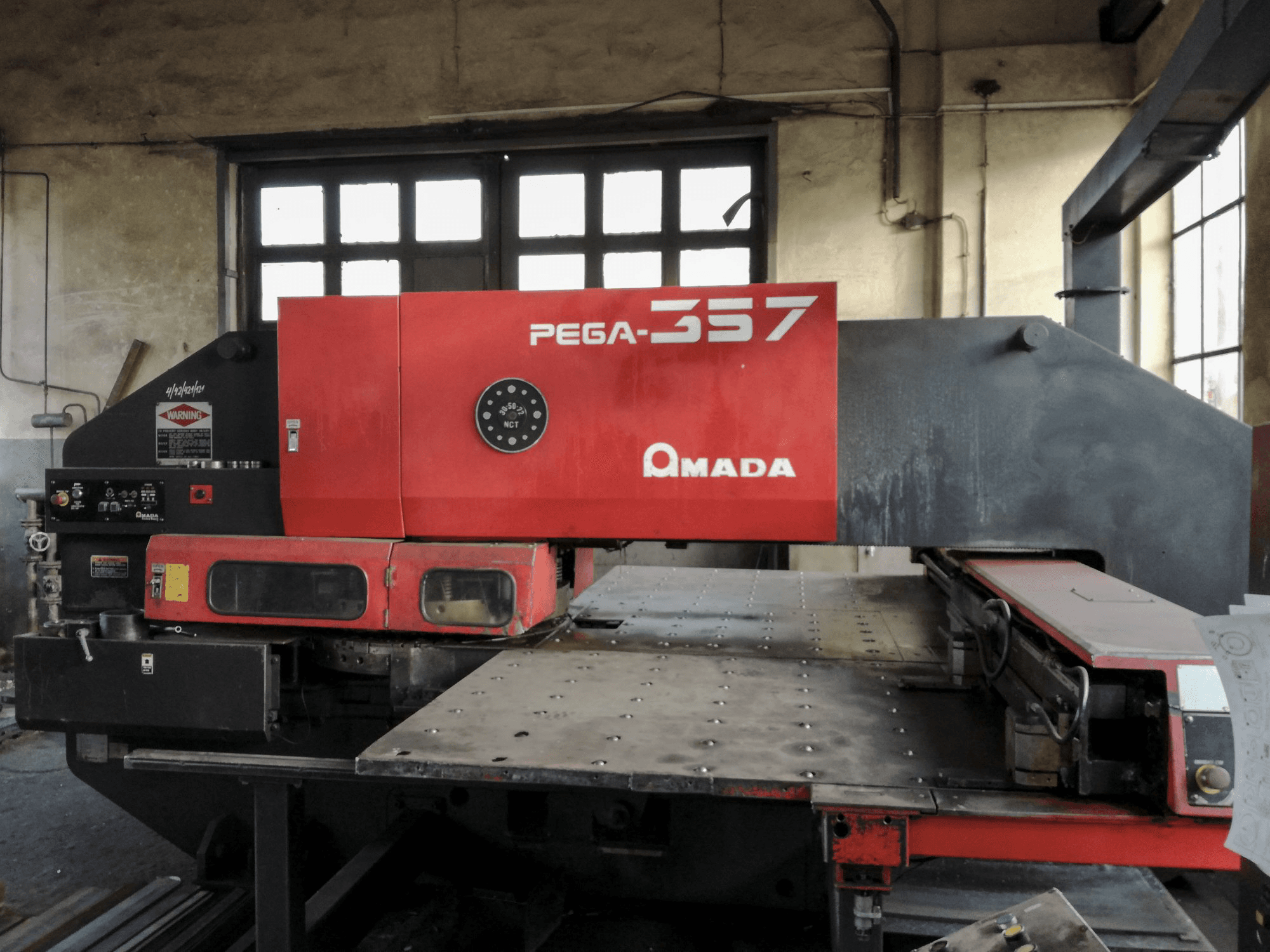 Mašīnas AMADA PEGA 357 pretskats