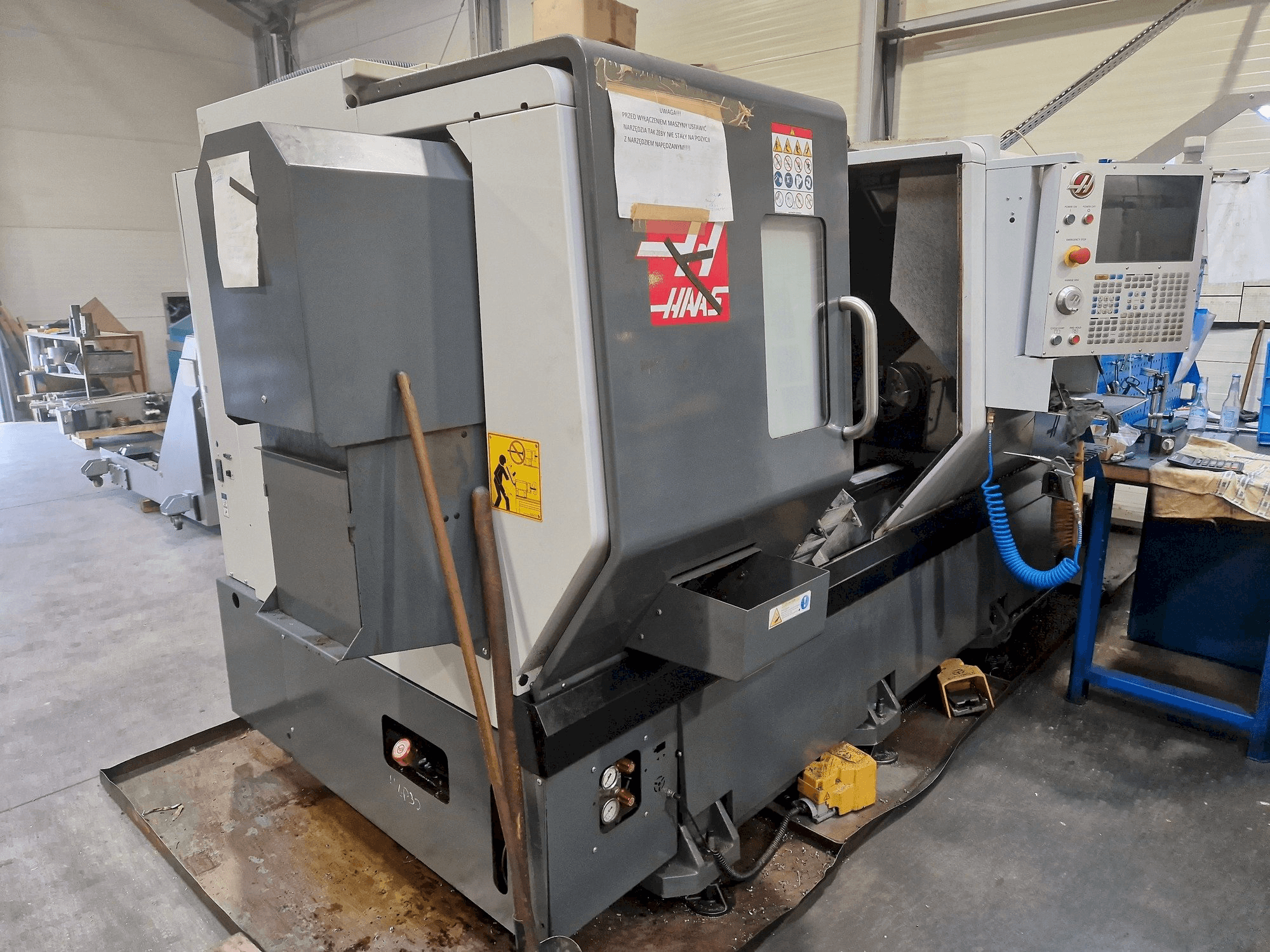 Mašīnas HAAS DS-30Y kreisās malas skats