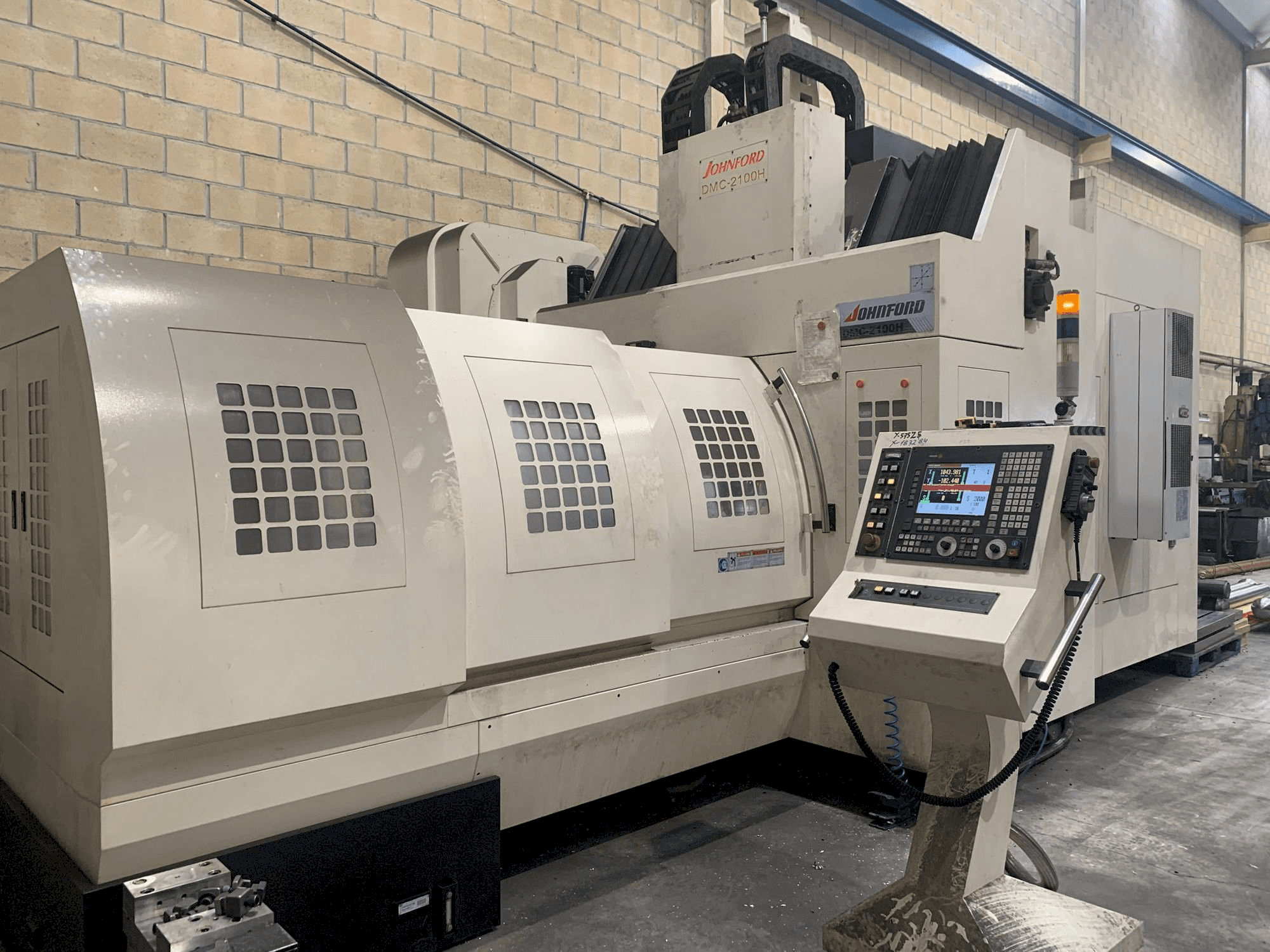 Mašīnas Johnford DMC-2100H pretskats
