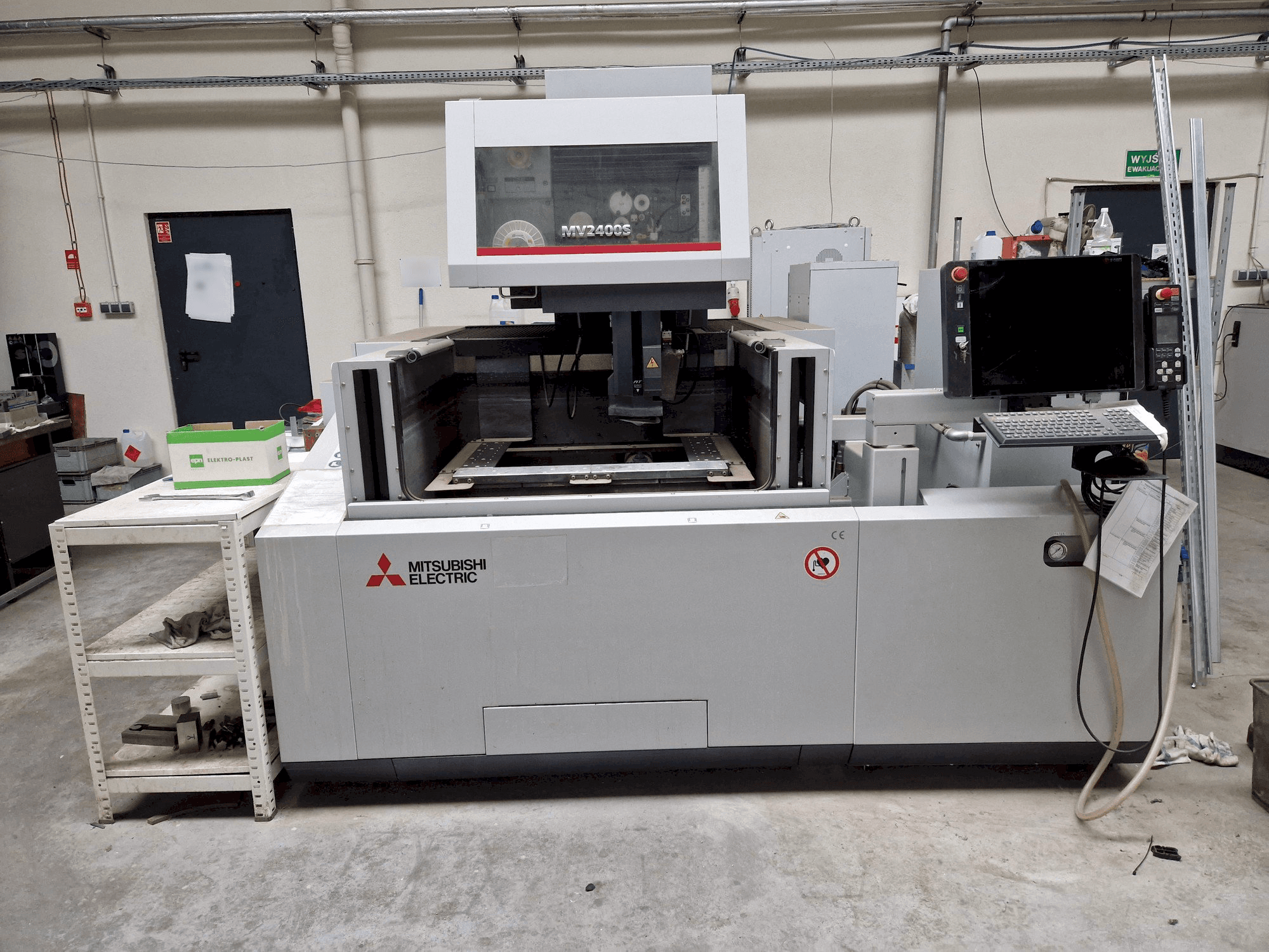 Mašīnas Mitsubishi MV2400S NEWGEN pretskats