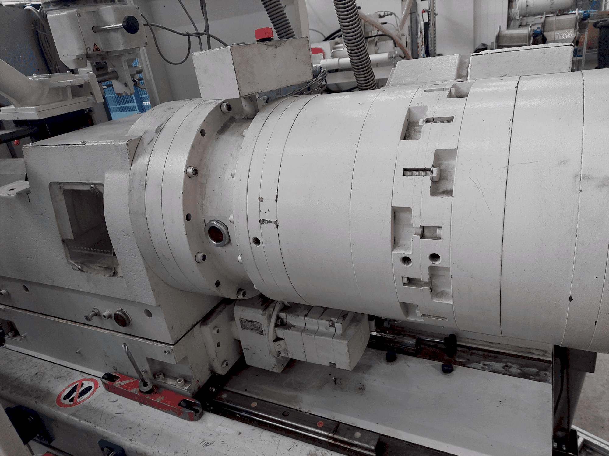 Mašīnas Krauss Maffei 80-180 EX pretskats