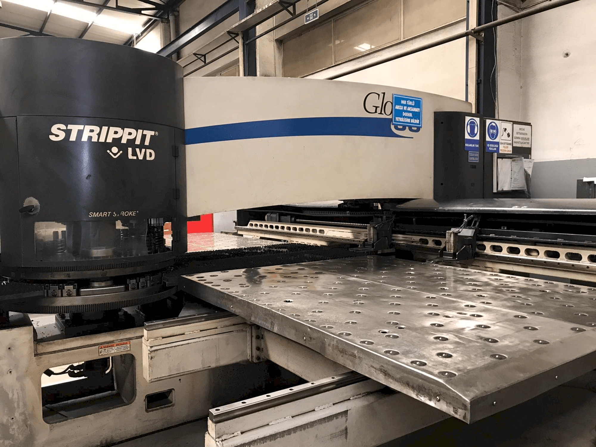 Mašīnas LVD STRIPPIT Global 30 1525 pretskats
