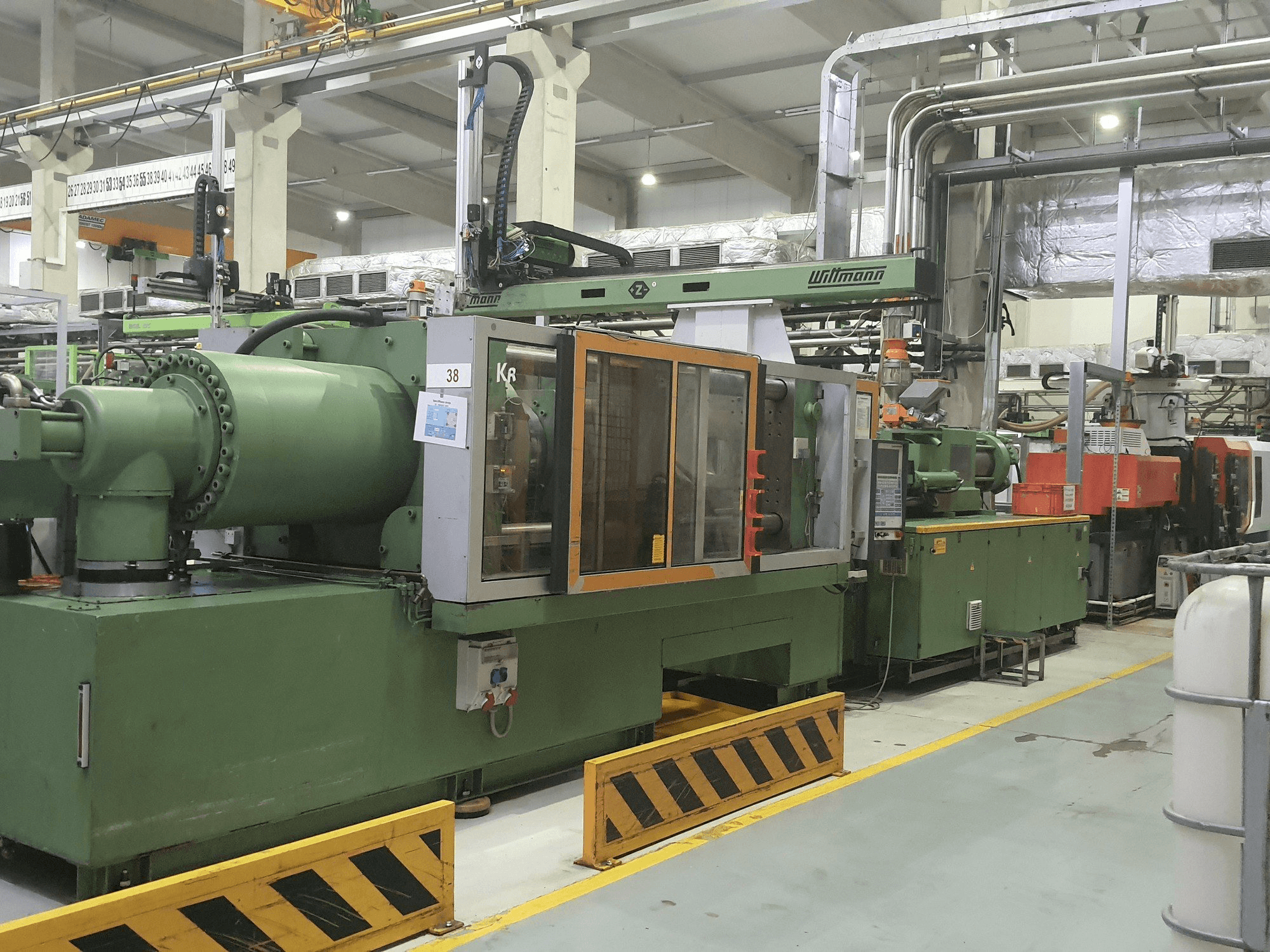 Mašīnas Krauss Maffei 420-3000 pretskats