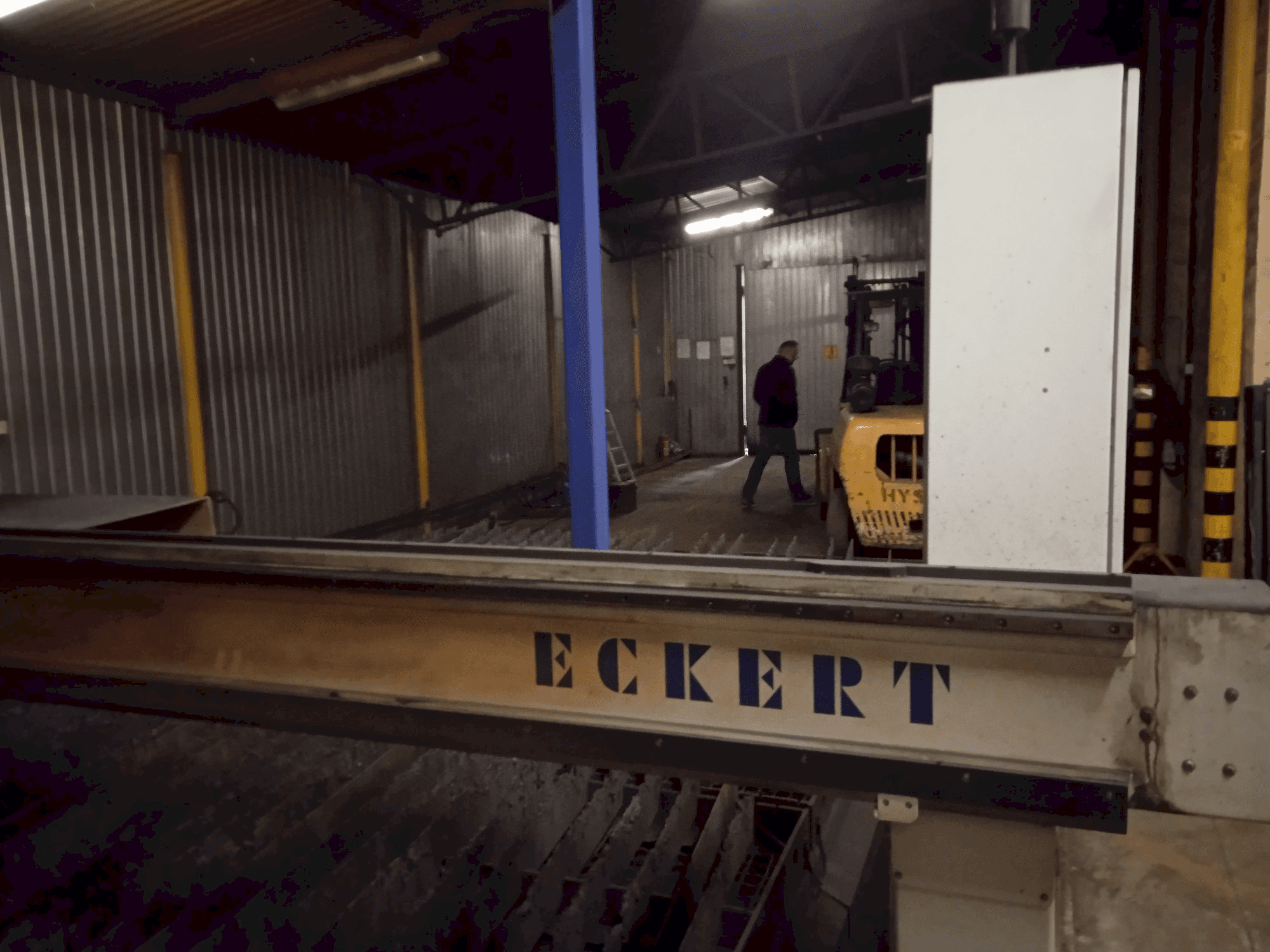 Mašīnas ECKERT SZAFIR BL2 pretskats
