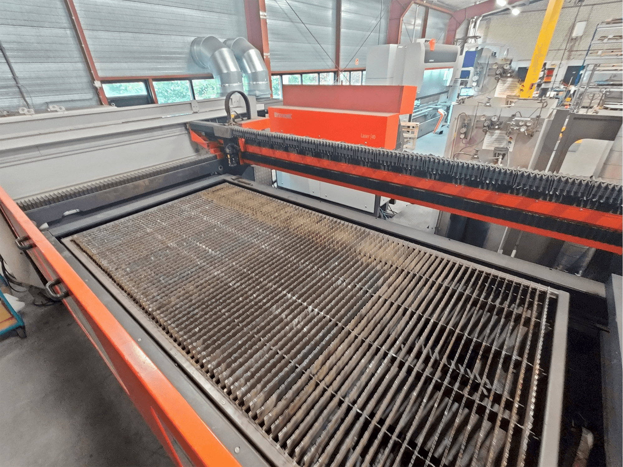 Mašīnas Bystronic ByStar 4020 4kW CO2 pretskats