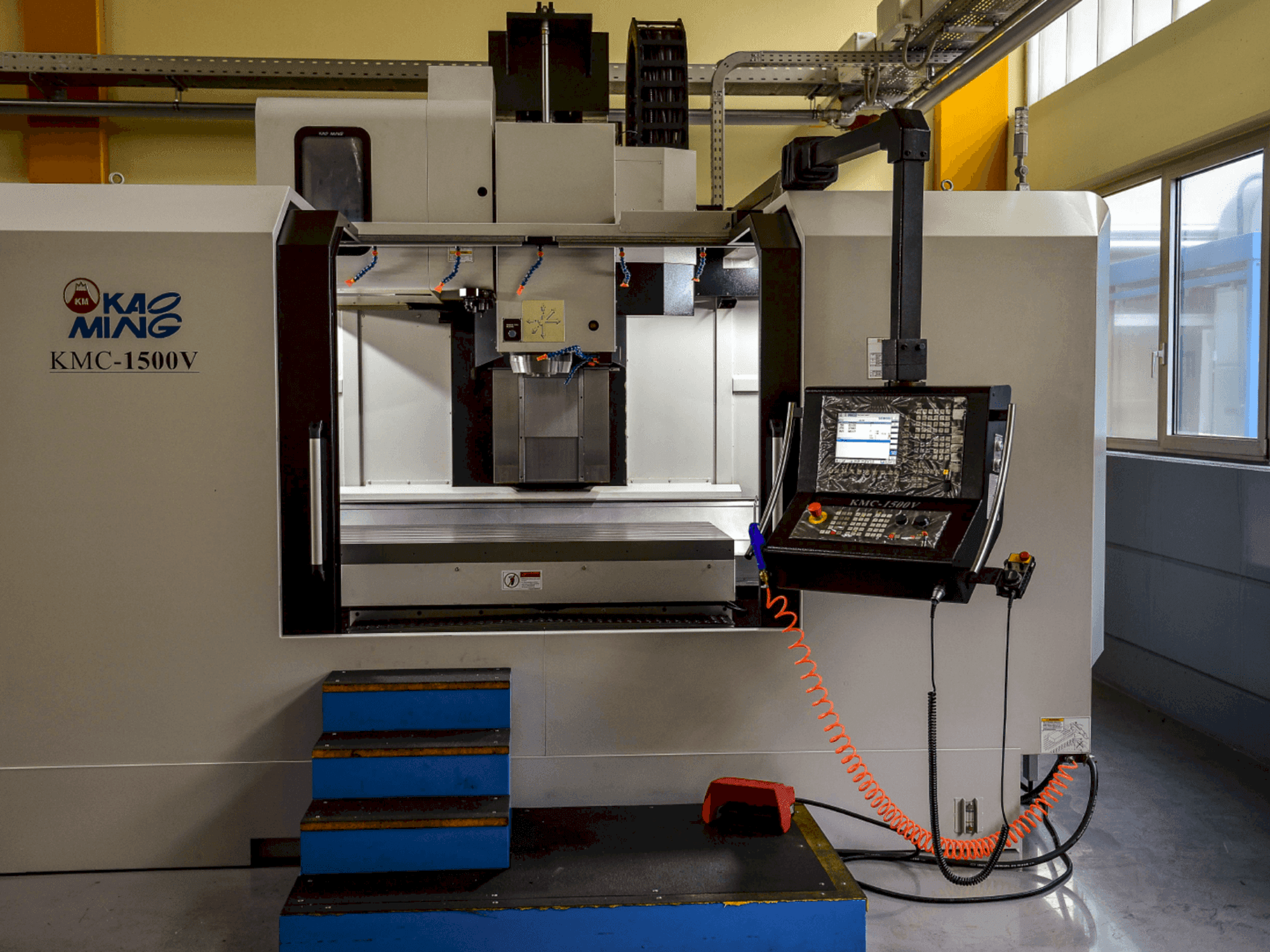 Mašīnas KAOMING KMC 1500 V pretskats