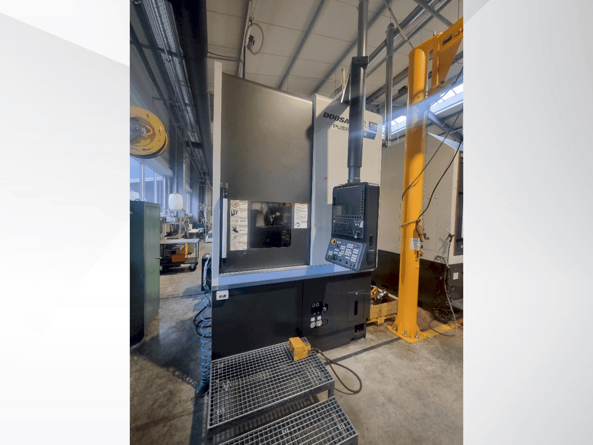 Mašīnas DOOSAN V8300MR pretskats