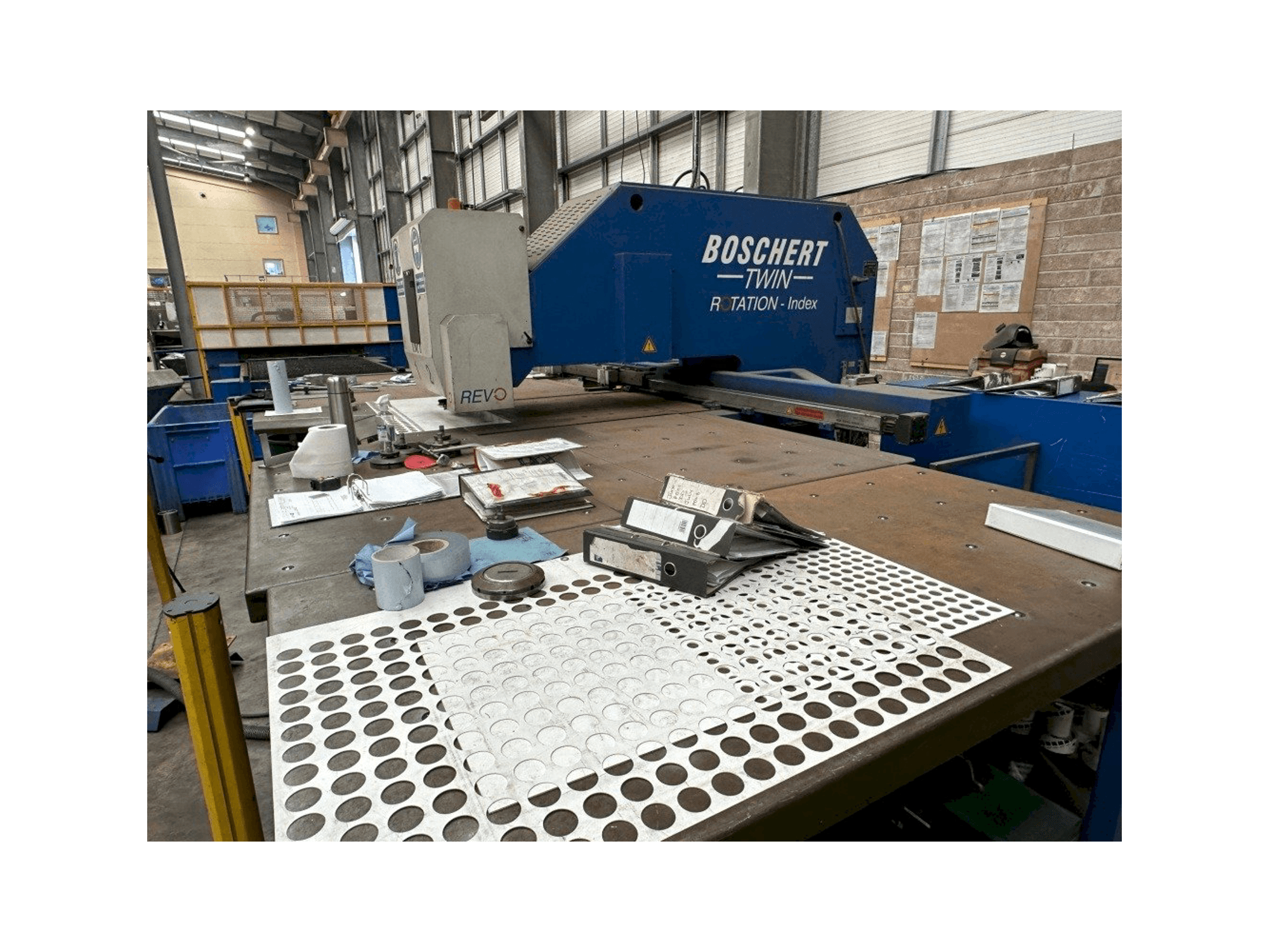 Mašīnas Boschert Twin 1000 Inde pretskats