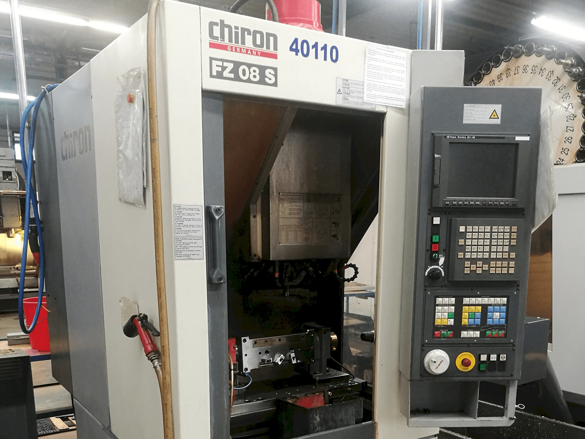 Mašīnas CHIRON FZ08S pretskats