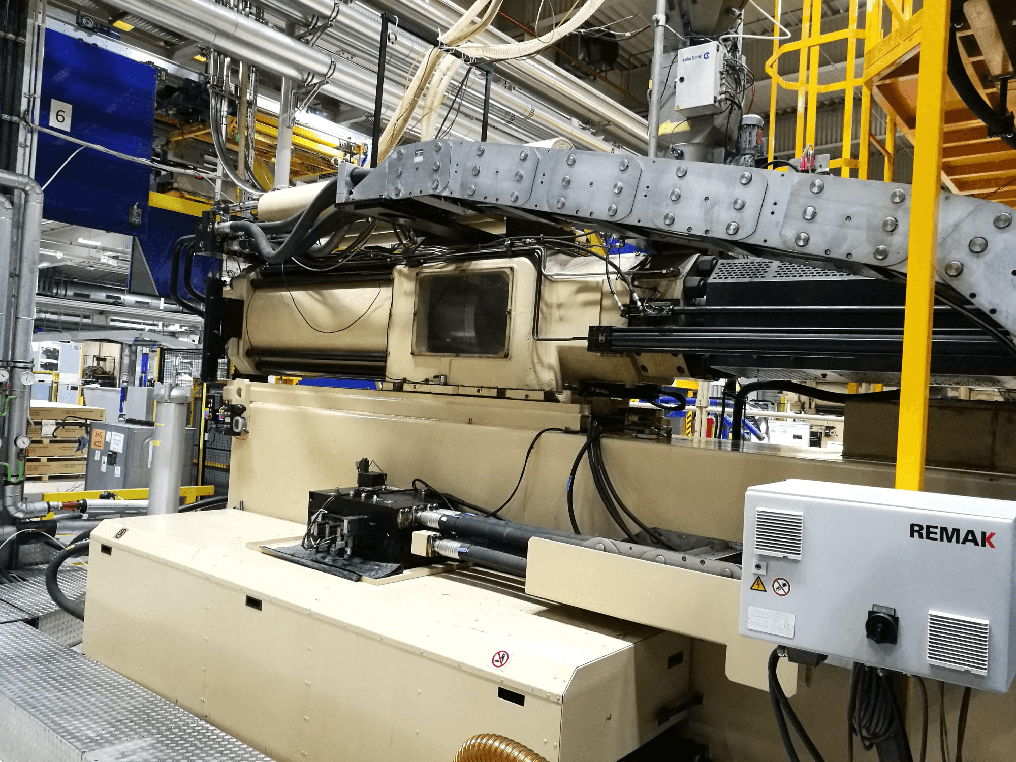 Mašīnas Husky E 3150 RS 170/155 pretskats