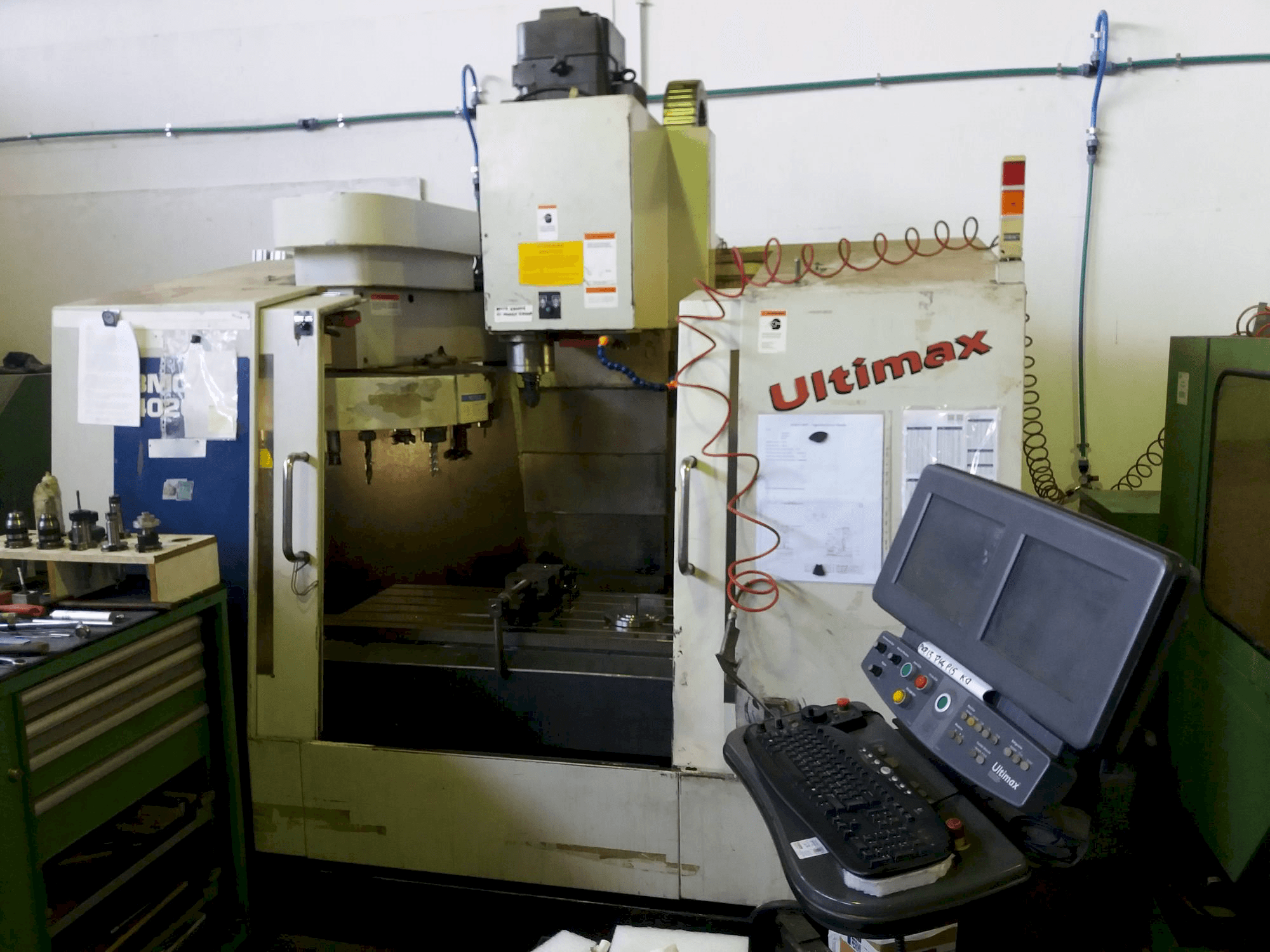Mašīnas Hurco BMC 420 HT pretskats
