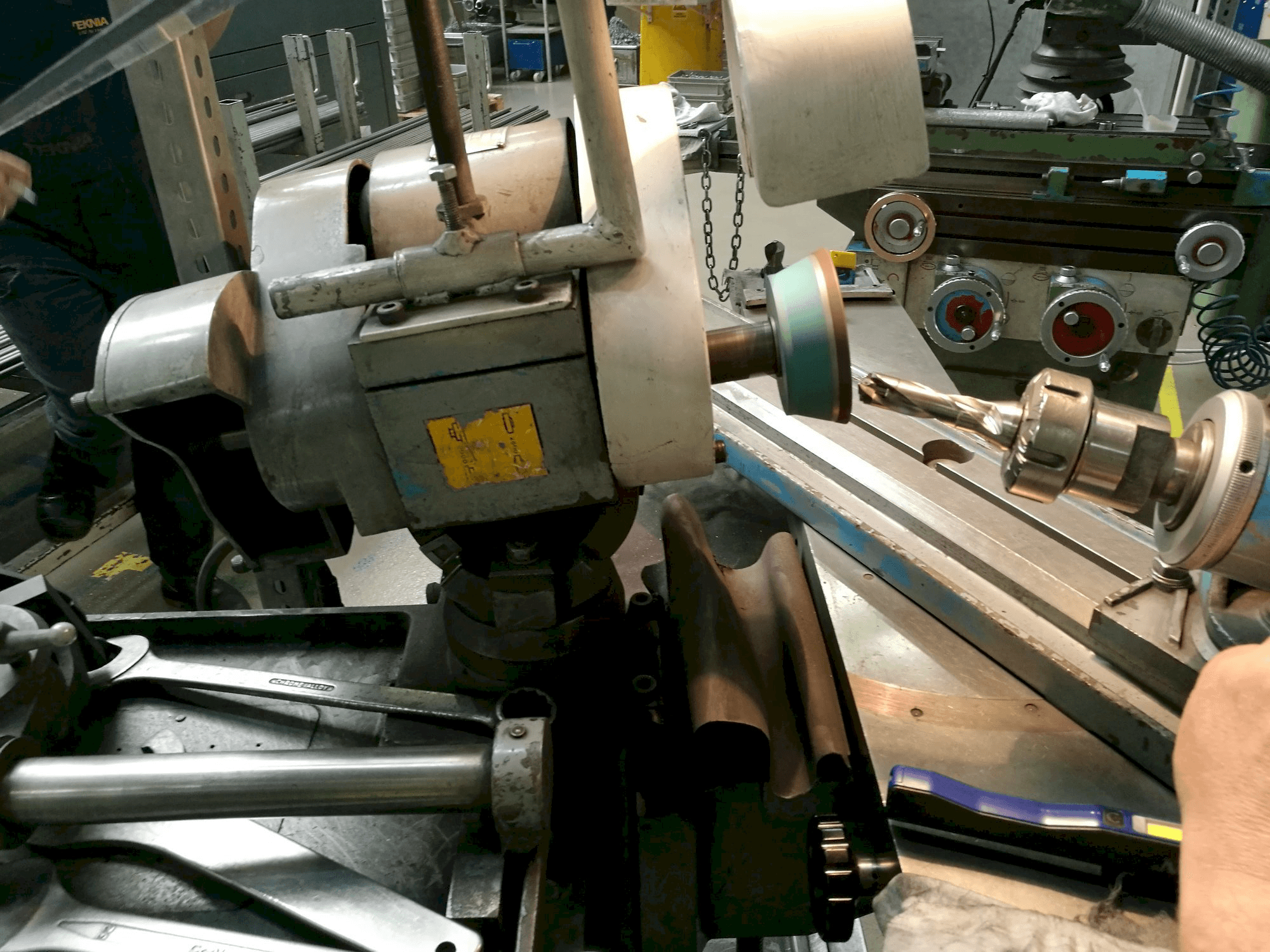 Mašīnas ELITE AR5-E pretskats