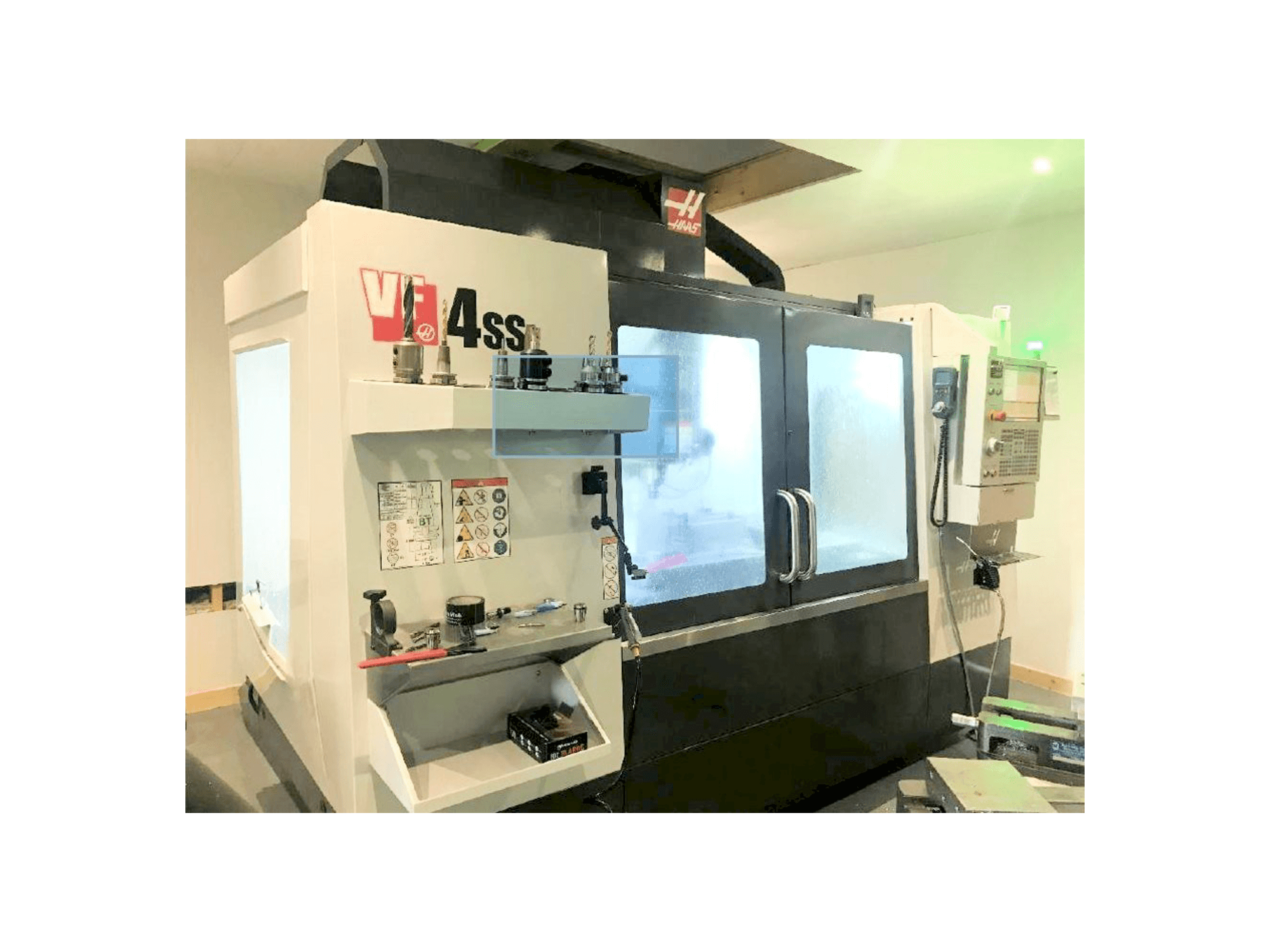 Mašīnas HAAS VF-4SS pretskats