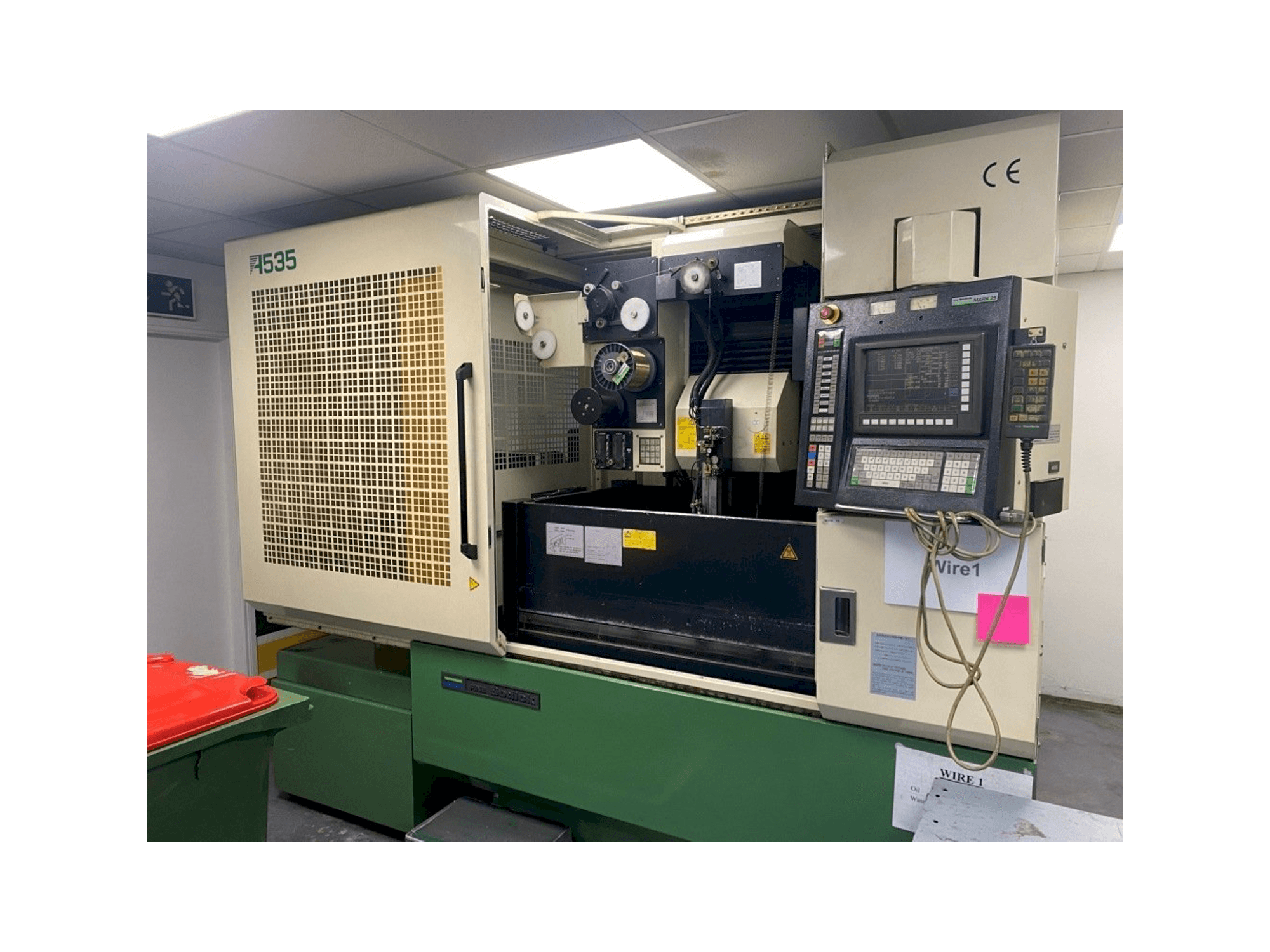 Mašīnas Sodick A535 pretskats