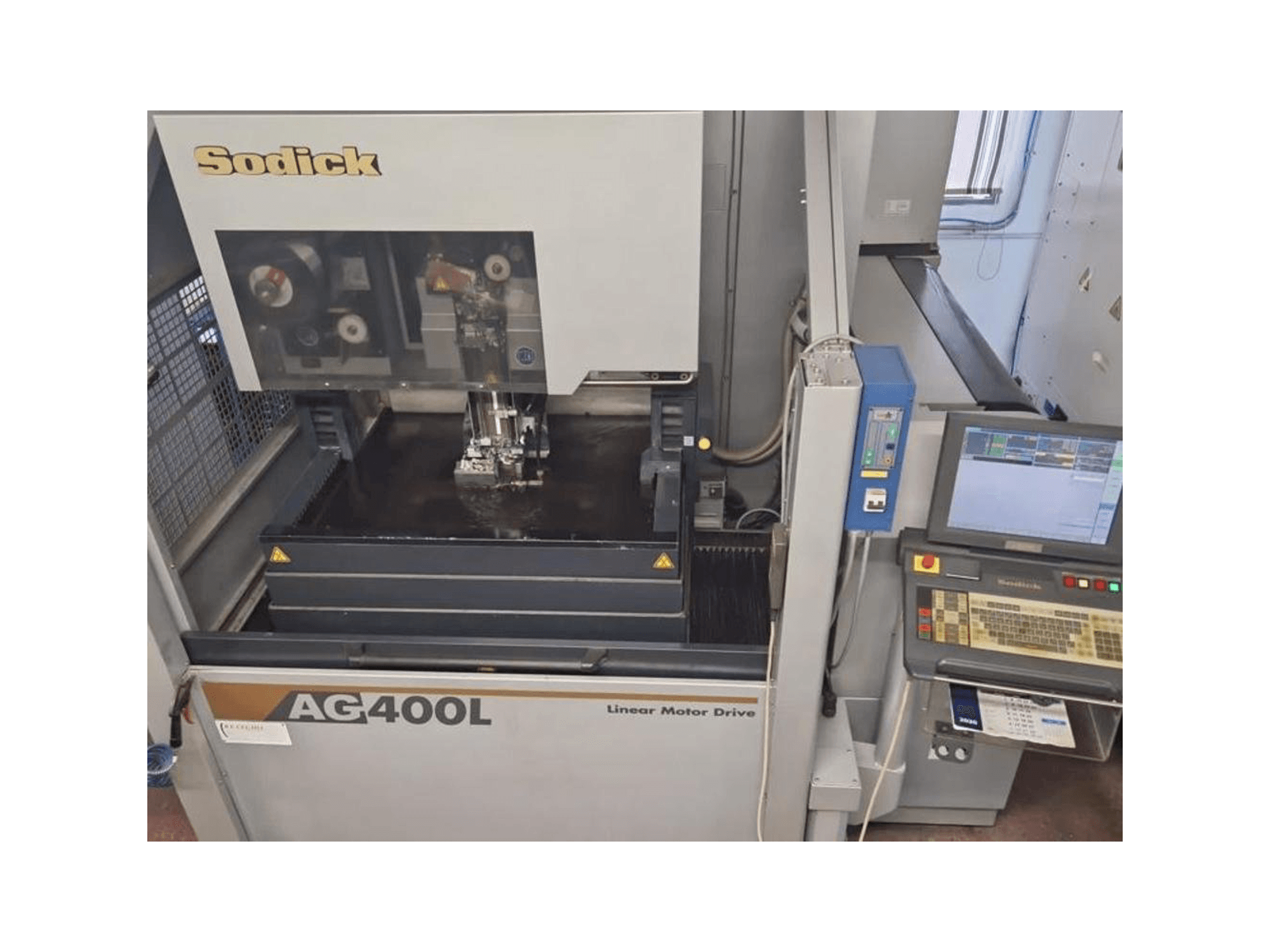 Mašīnas Sodick AG400L pretskats