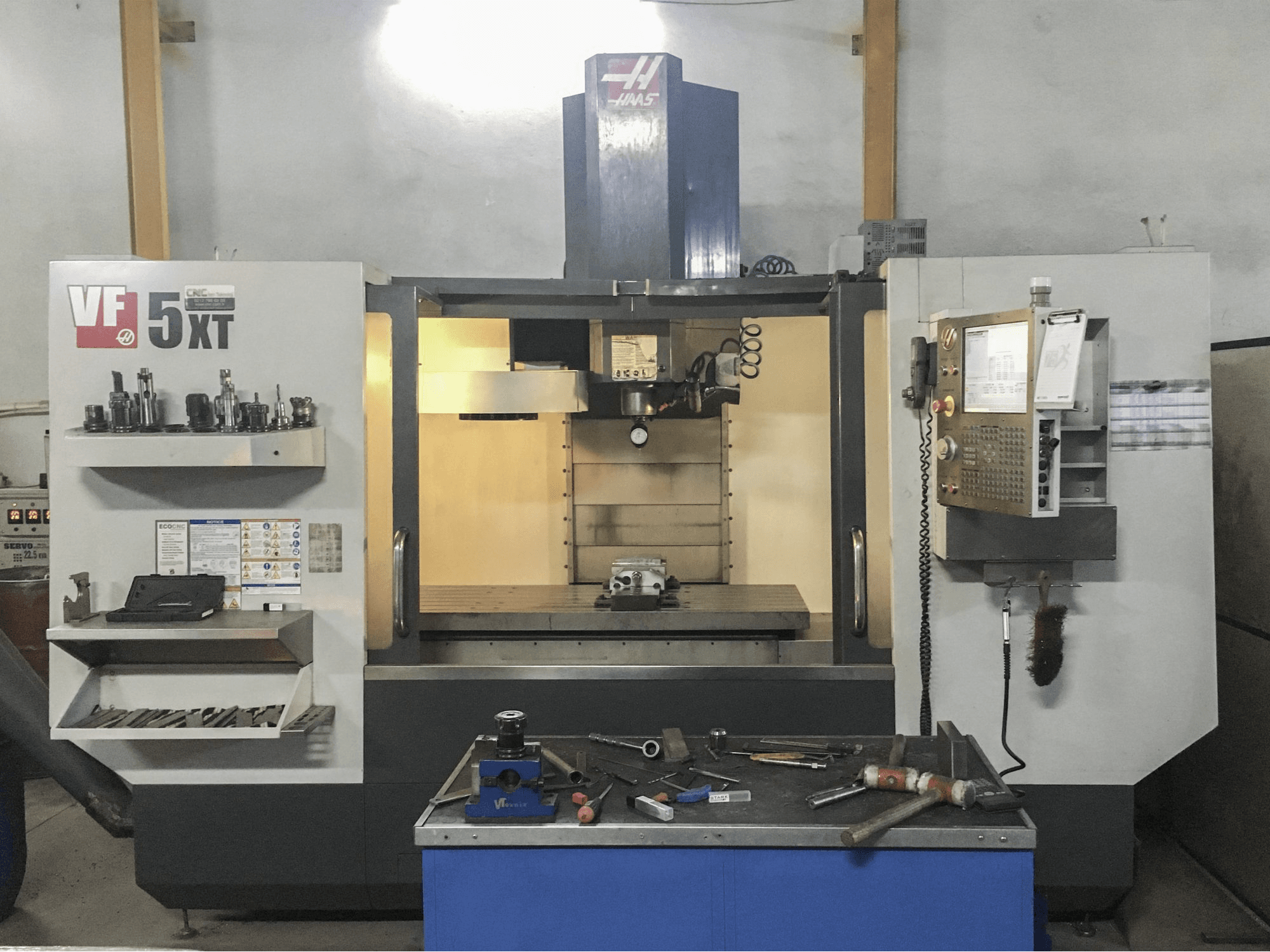 Mašīnas HAAS VF-5/40XT pretskats