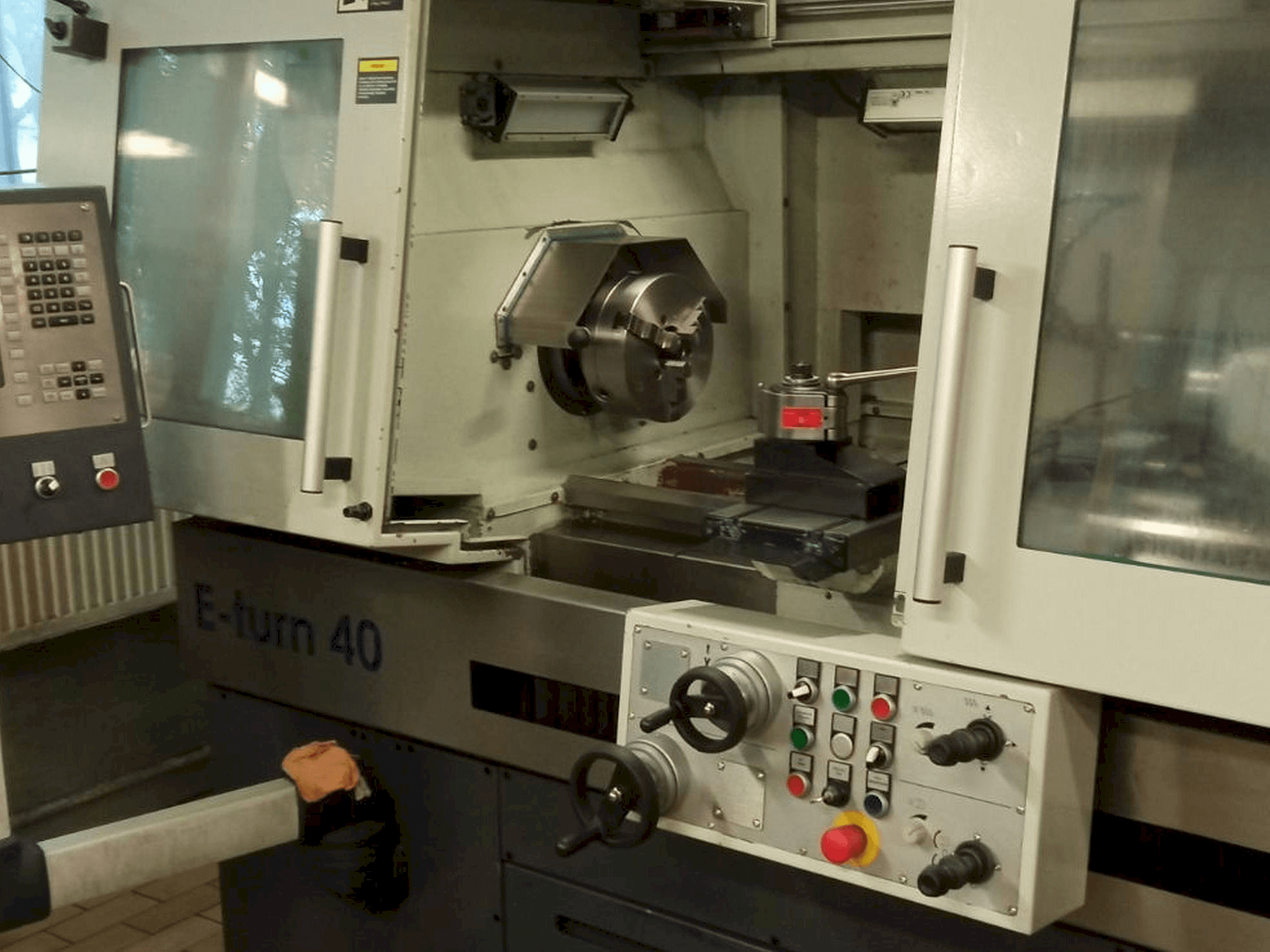 Mašīnas Avia E-turn 40 pretskats