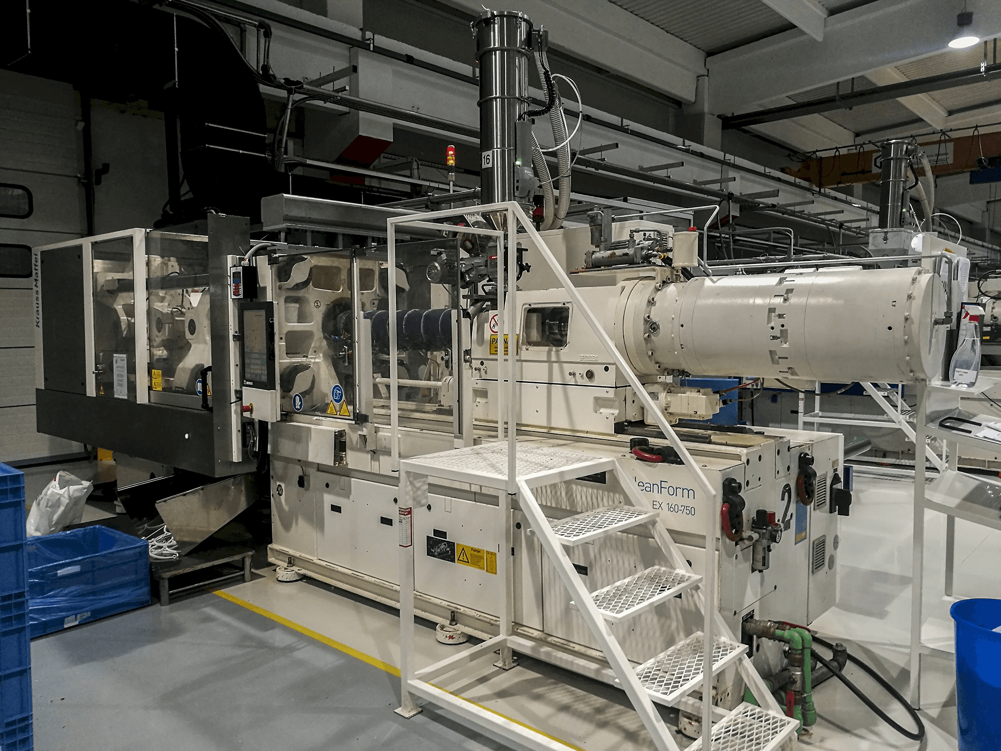 Mašīnas Krauss Maffei 160-750 EX skats no labās puses