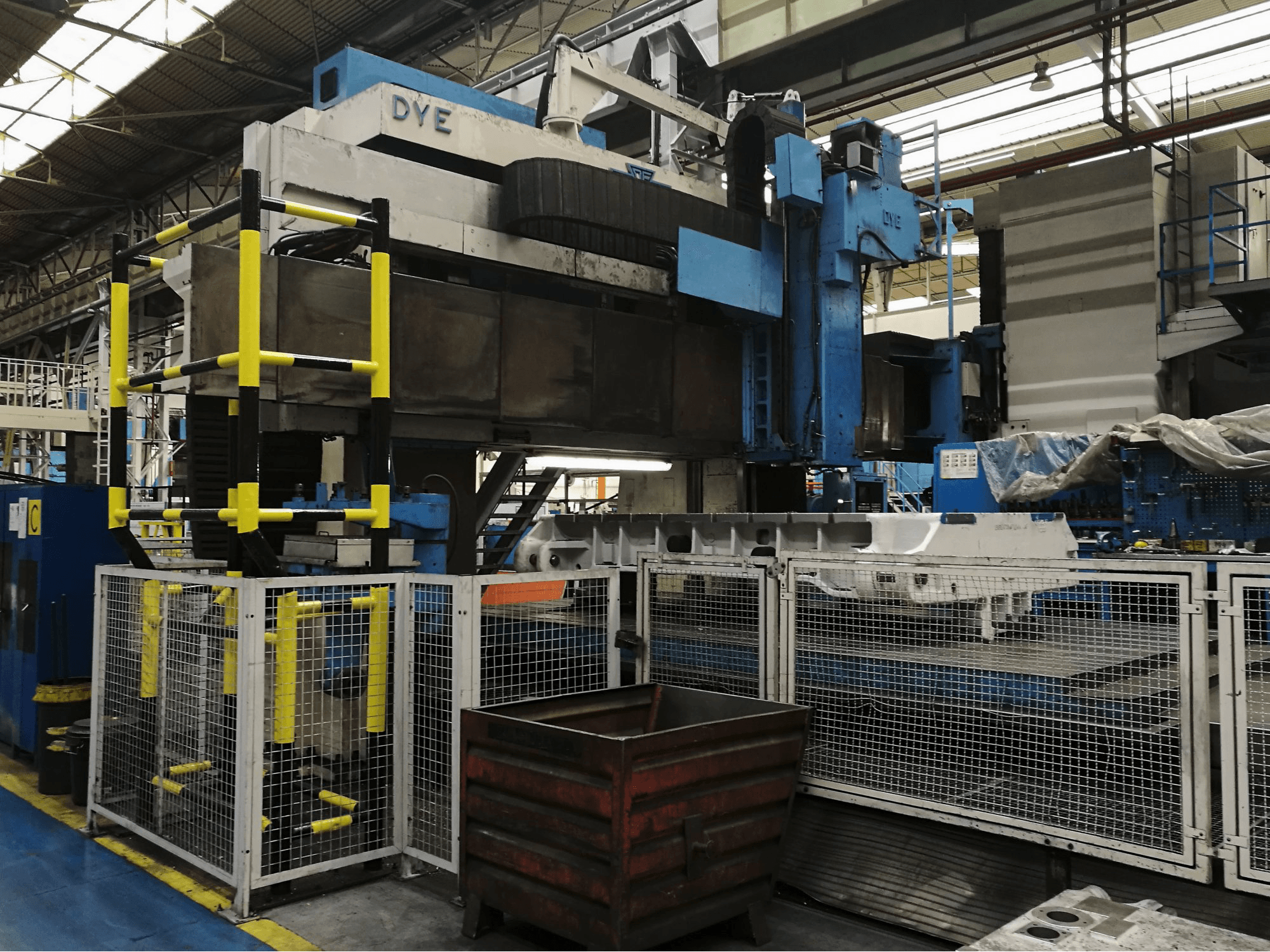 Mašīnas DYE FPF-4-N/C skats no kreisās puses