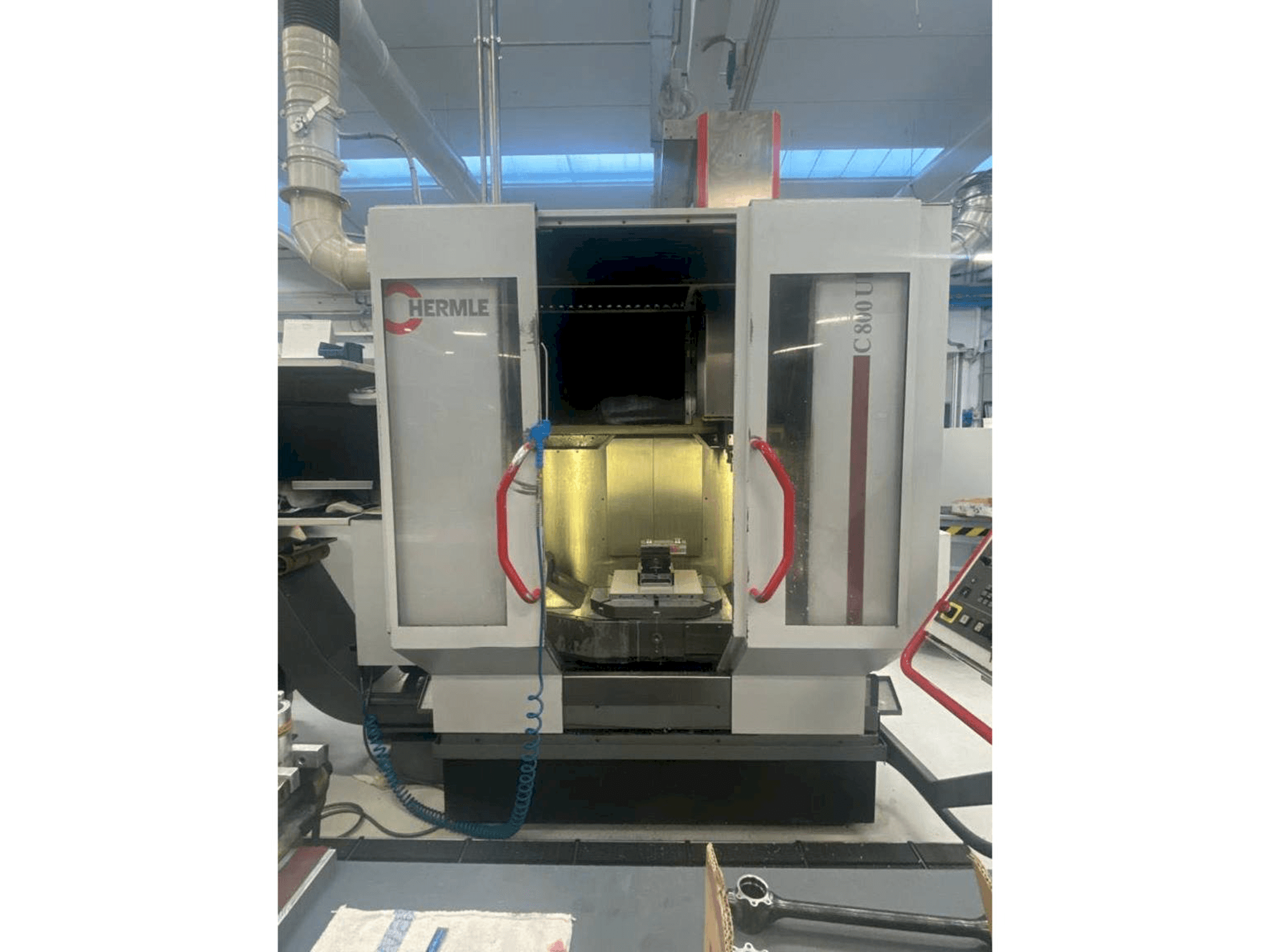 Mašīnas HERMLE C800U pretskats