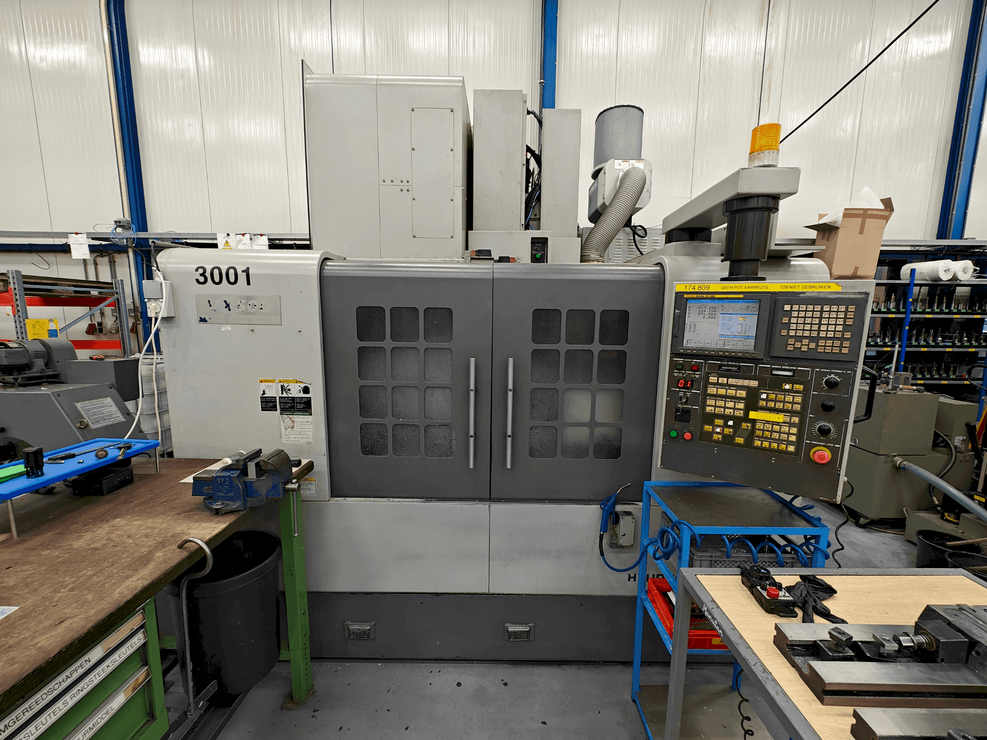 Mašīnas HYUNDAI KIA VX 500 pretskats